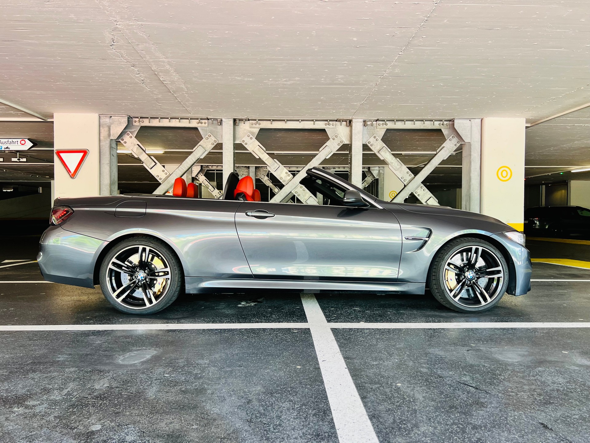 BMW M4-image-4