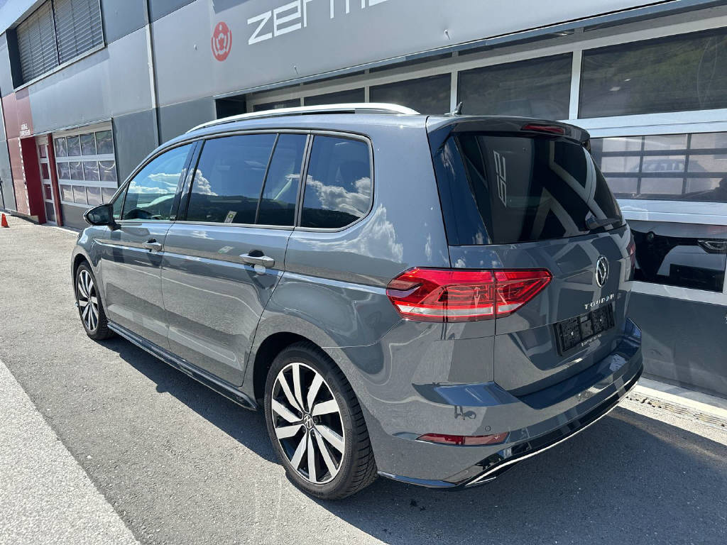 VW Touran 1.5 TSI R-Line DSG 7 Places-image-3
