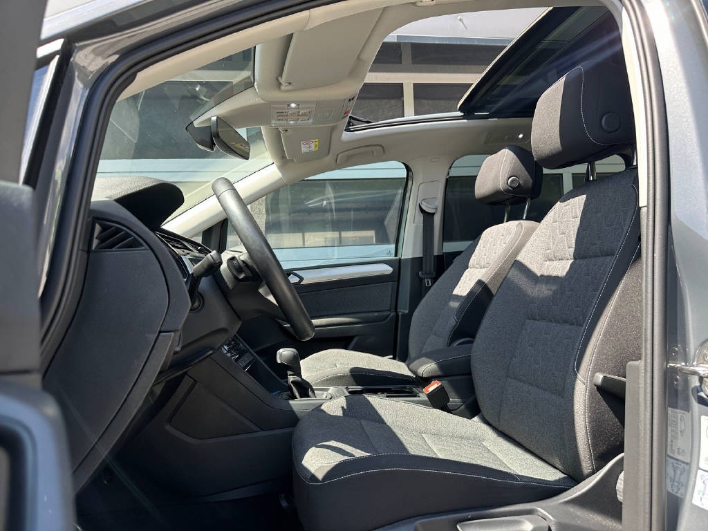 VW Touran 1.5 TSI R-Line DSG 7 Places-image-6