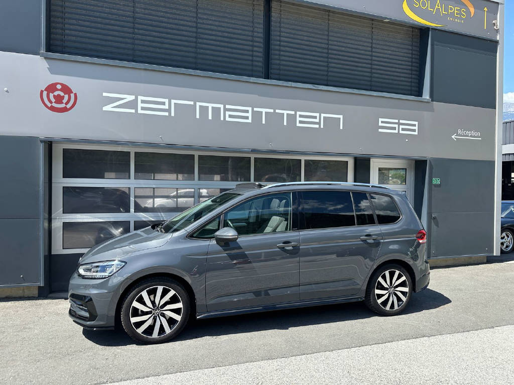 VW Touran 1.5 TSI R-Line DSG 7 Places-image-0