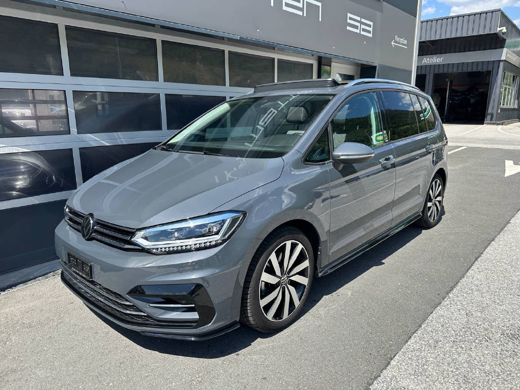 VW Touran 1.5 TSI R-Line DSG 7 Places-image-1