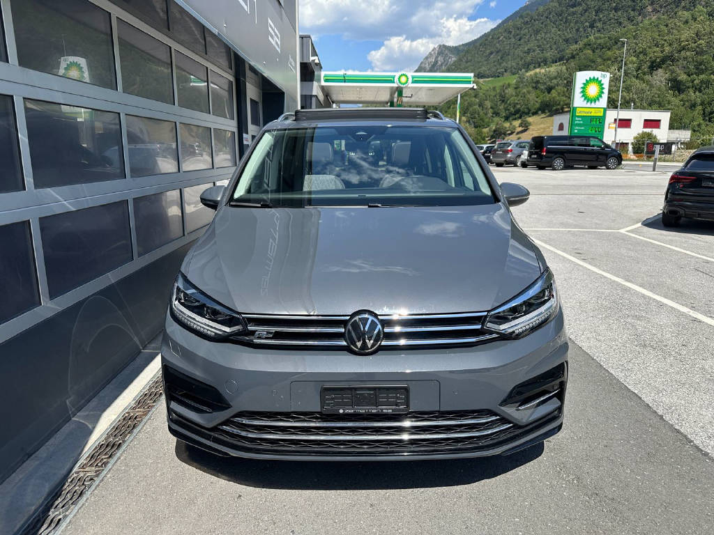 VW Touran 1.5 TSI R-Line DSG 7 Places-image-2