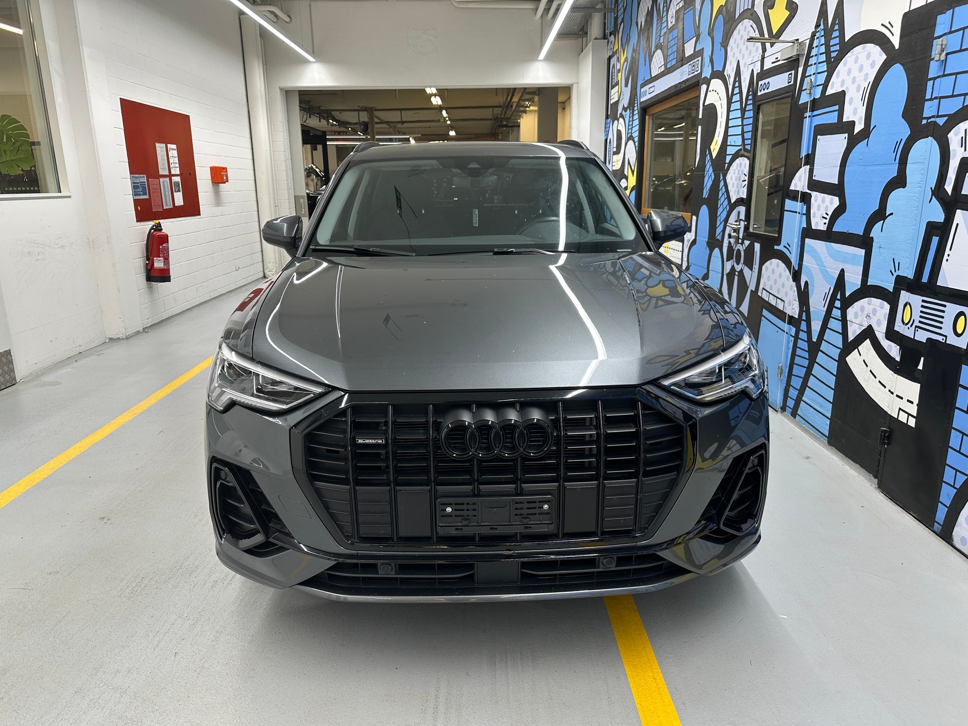AUDI Q3 35 TDI S line quattro S-tronic-image-1
