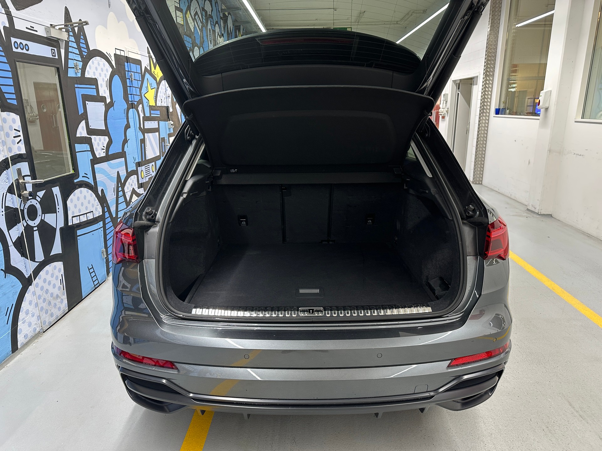 AUDI Q3 35 TDI S line quattro S-tronic-image-5