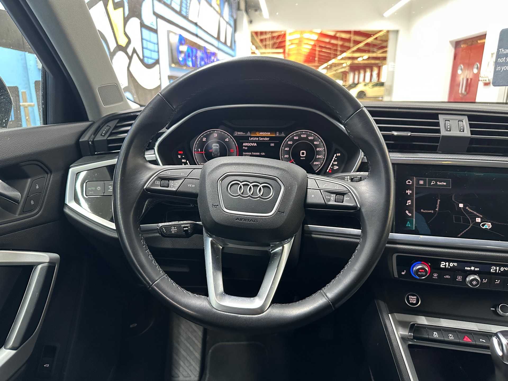 AUDI Q3 35 TDI S line quattro S-tronic-image-10