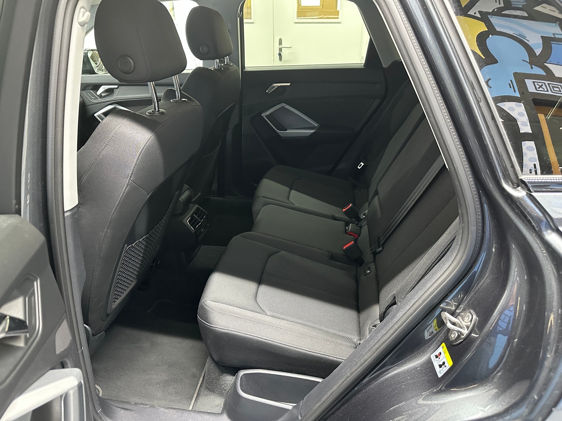 AUDI Q3 35 TDI S line quattro S-tronic-image-8