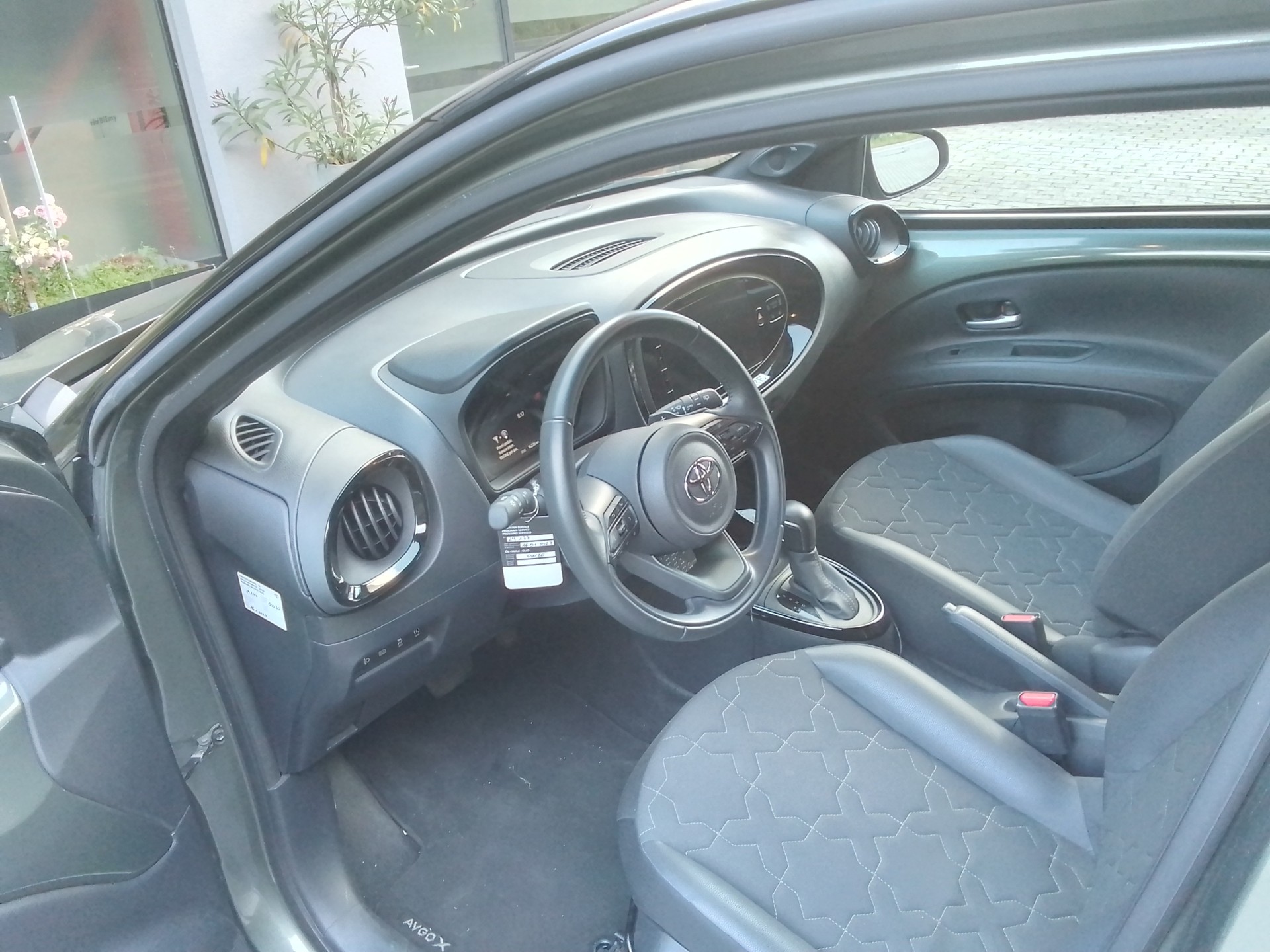 TOYOTA 1.0 VVT-i Trend-image-2