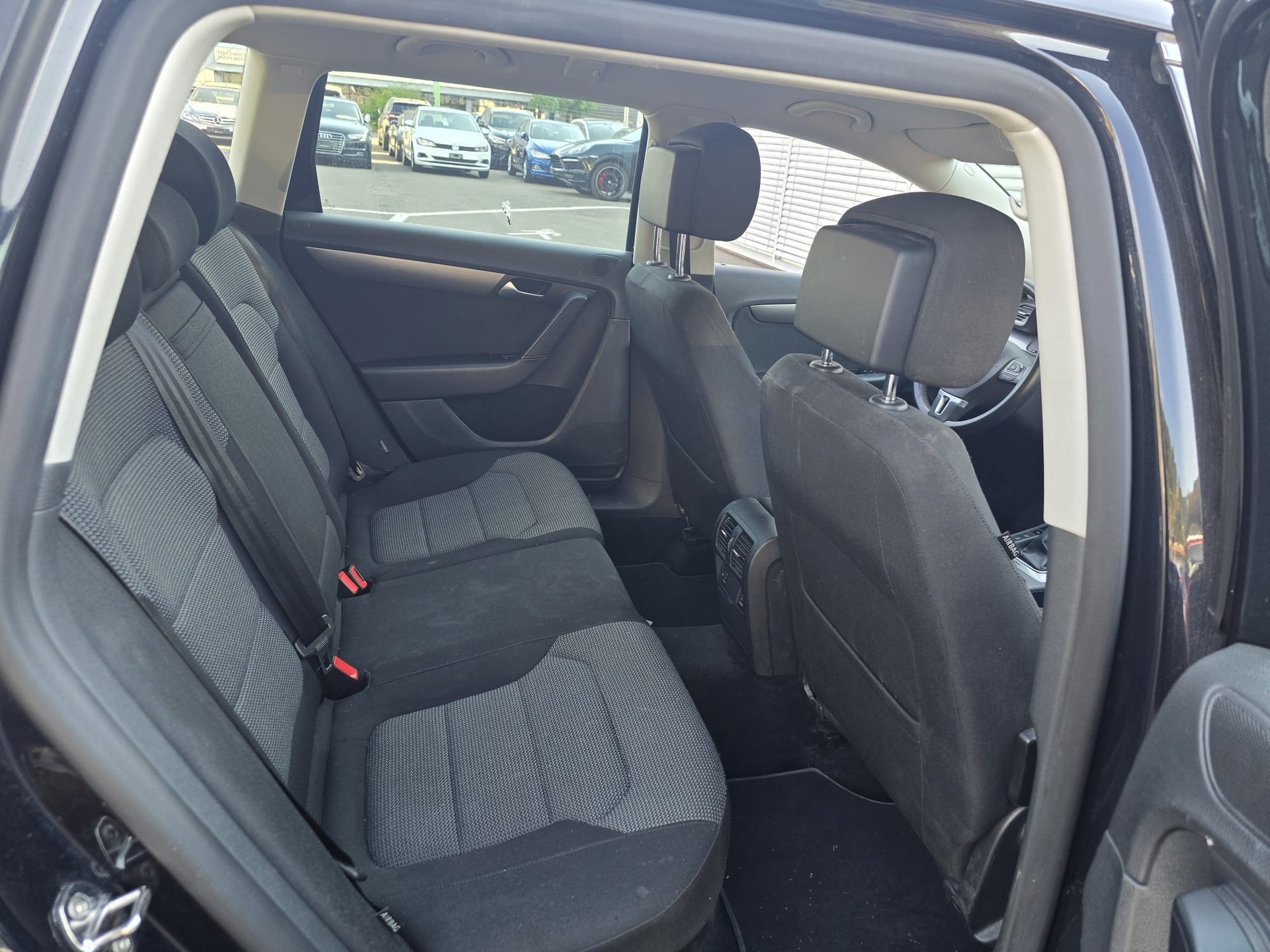 VW Passat Variant 2.0 TDI BMT Trendline 4M-image-17