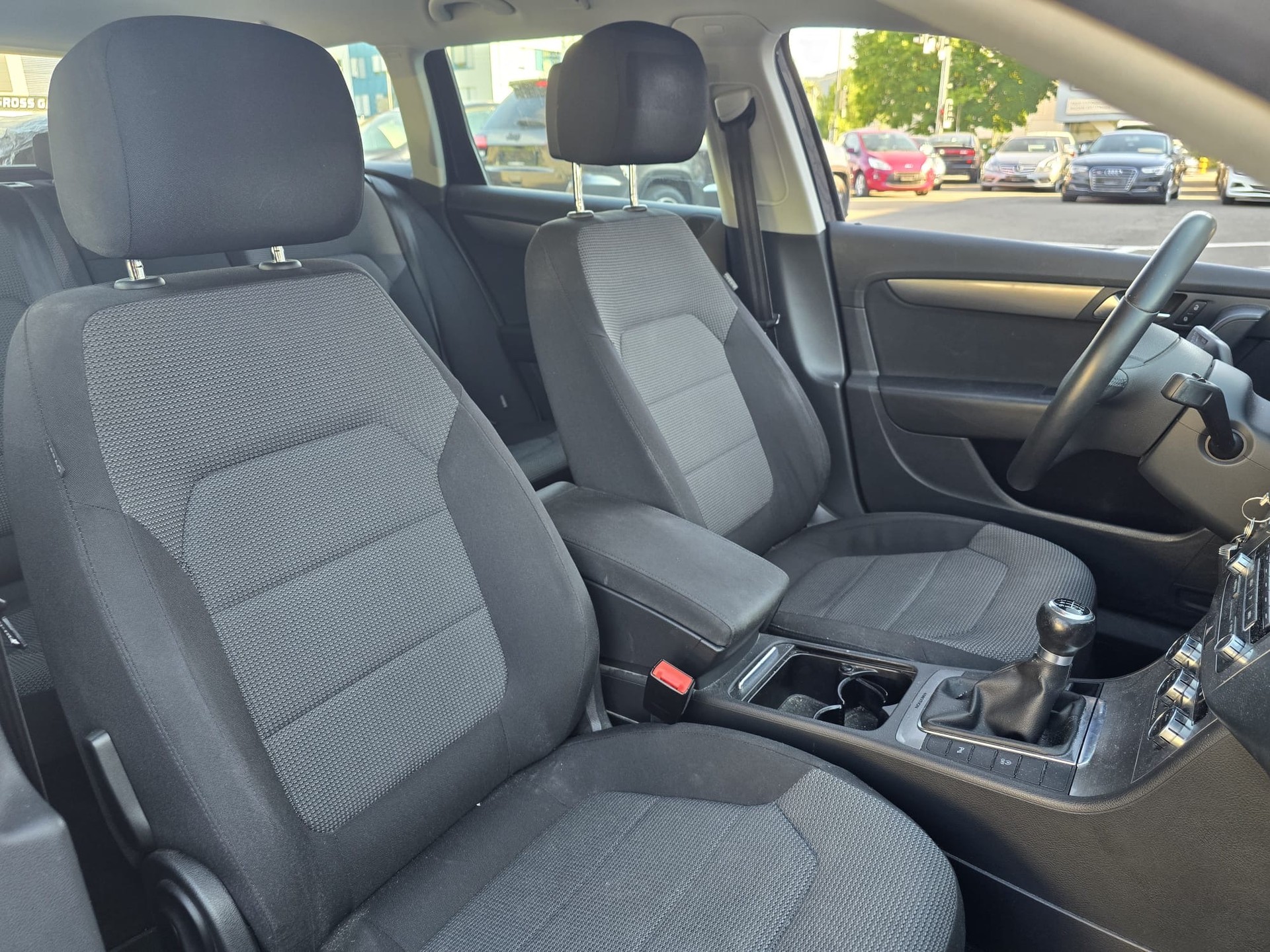 VW Passat Variant 2.0 TDI BMT Trendline 4M-image-16