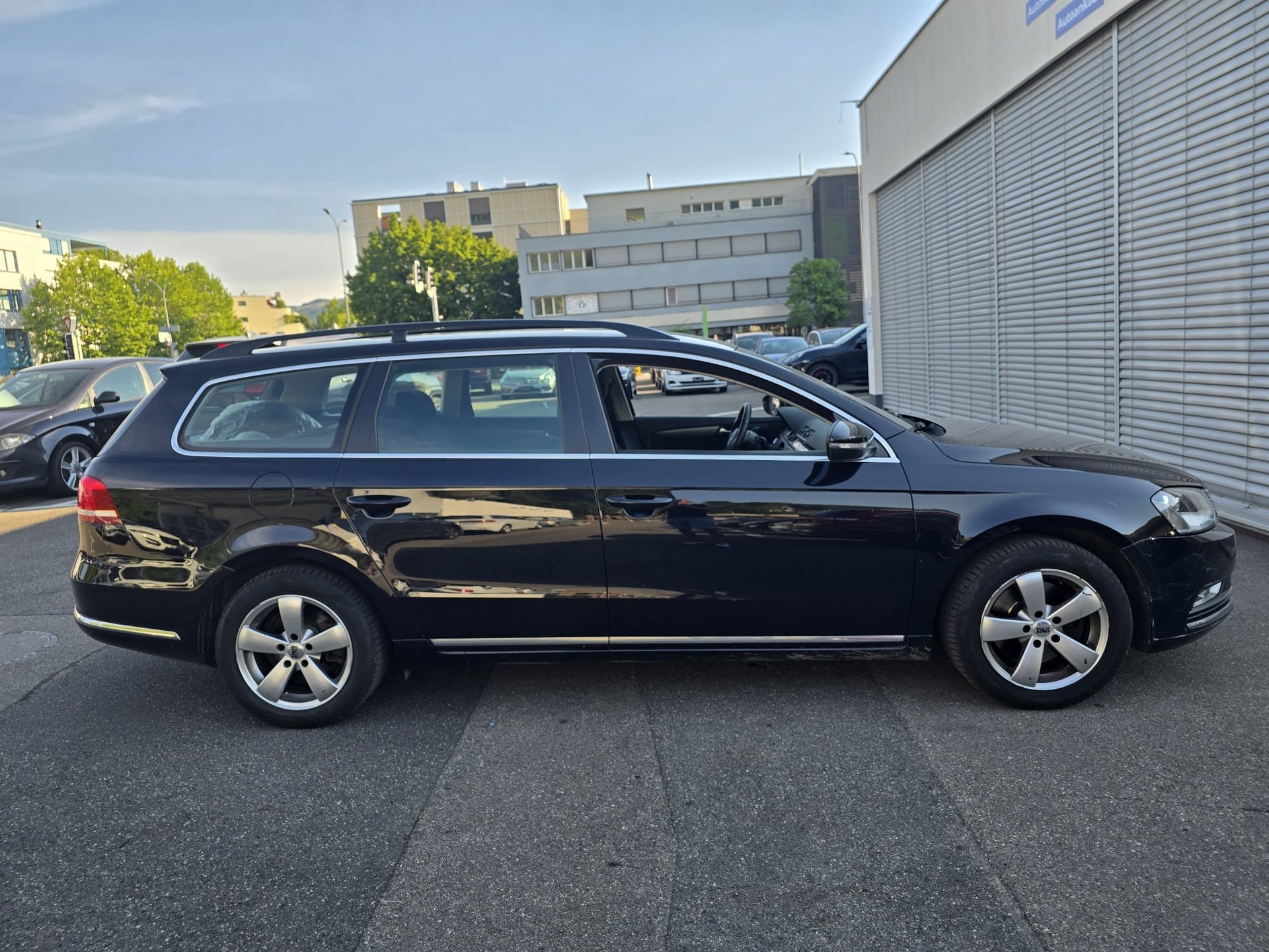 VW Passat Variant 2.0 TDI BMT Trendline 4M-image-6