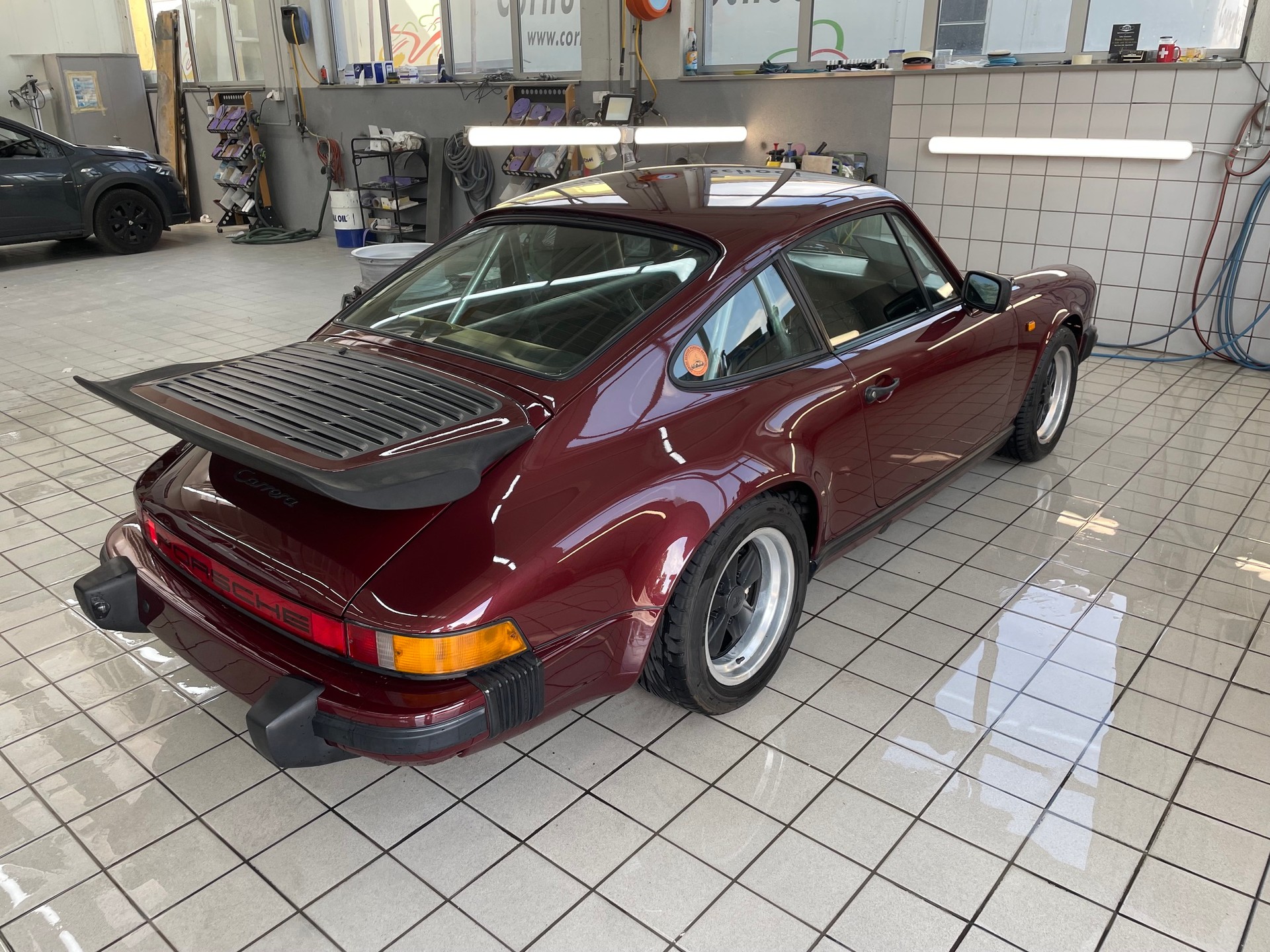 PORSCHE 911 Carrera-image-1