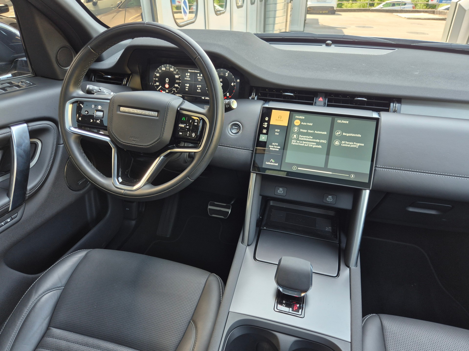 LAND ROVER Discovery Sport D200 2.0D TD4 MHEV HSE AT9-image-21