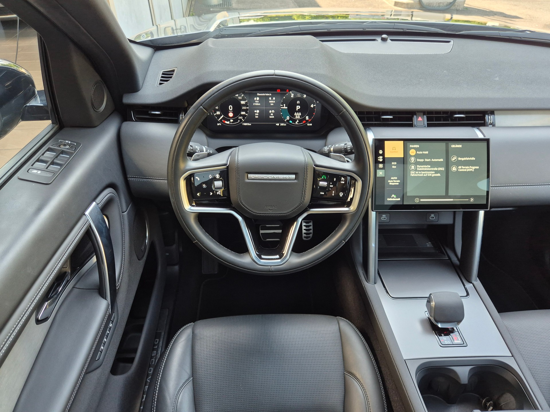 LAND ROVER Discovery Sport D200 2.0D TD4 MHEV HSE AT9-image-14