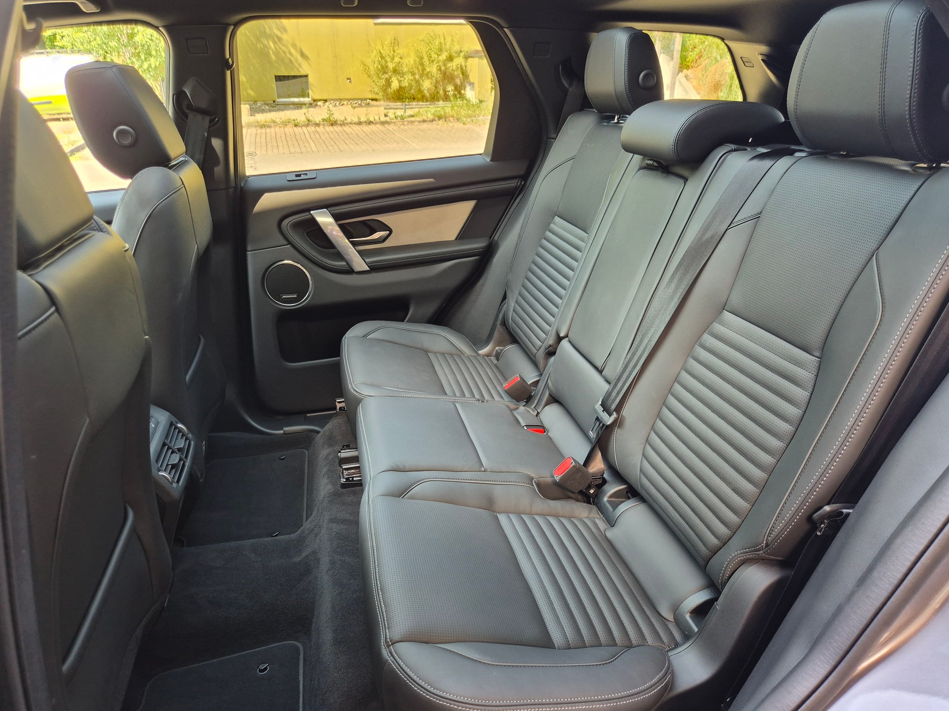 LAND ROVER Discovery Sport D200 2.0D TD4 MHEV HSE AT9-image-18