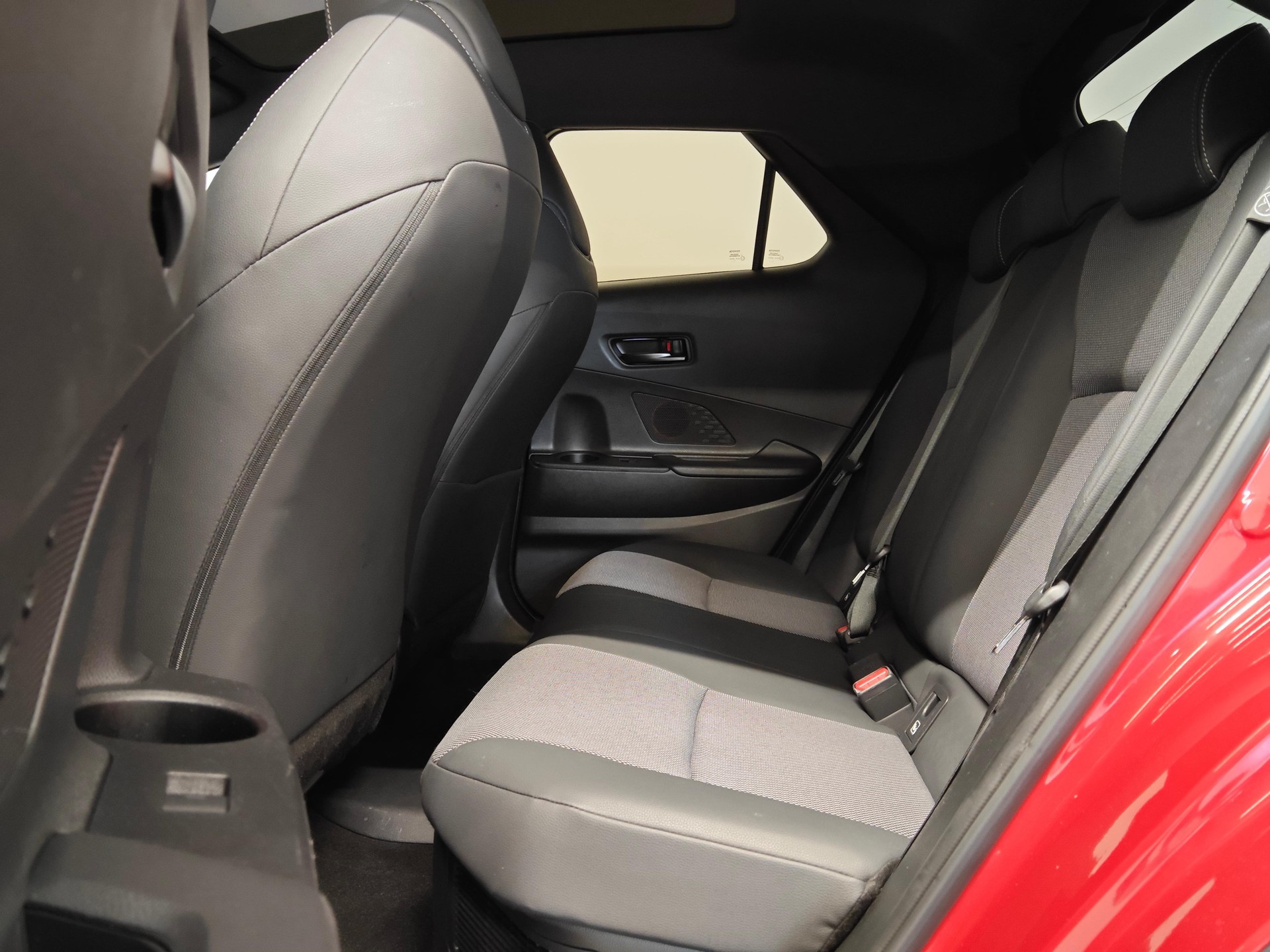 TOYOTA C-HR 2.0 PHEV Style - Ruote invernali & Servizi inclusi-image-8