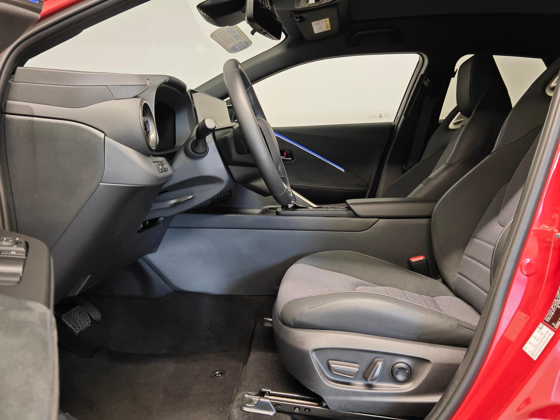 TOYOTA C-HR 2.0 PHEV Style - Ruote invernali & Servizi inclusi-image-4