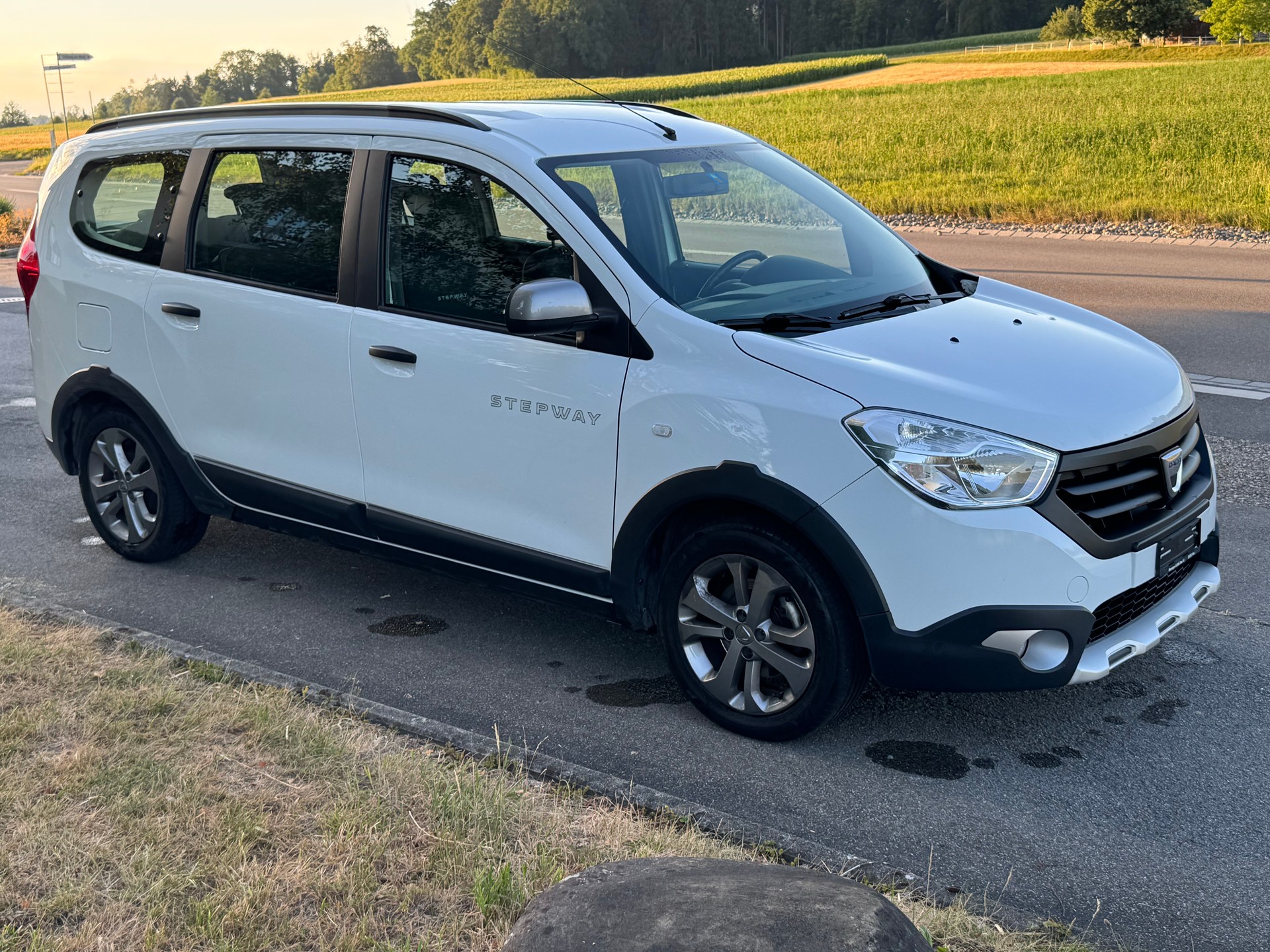 DACIA Lodgy 1.2 T Stepway 7PL-image-2