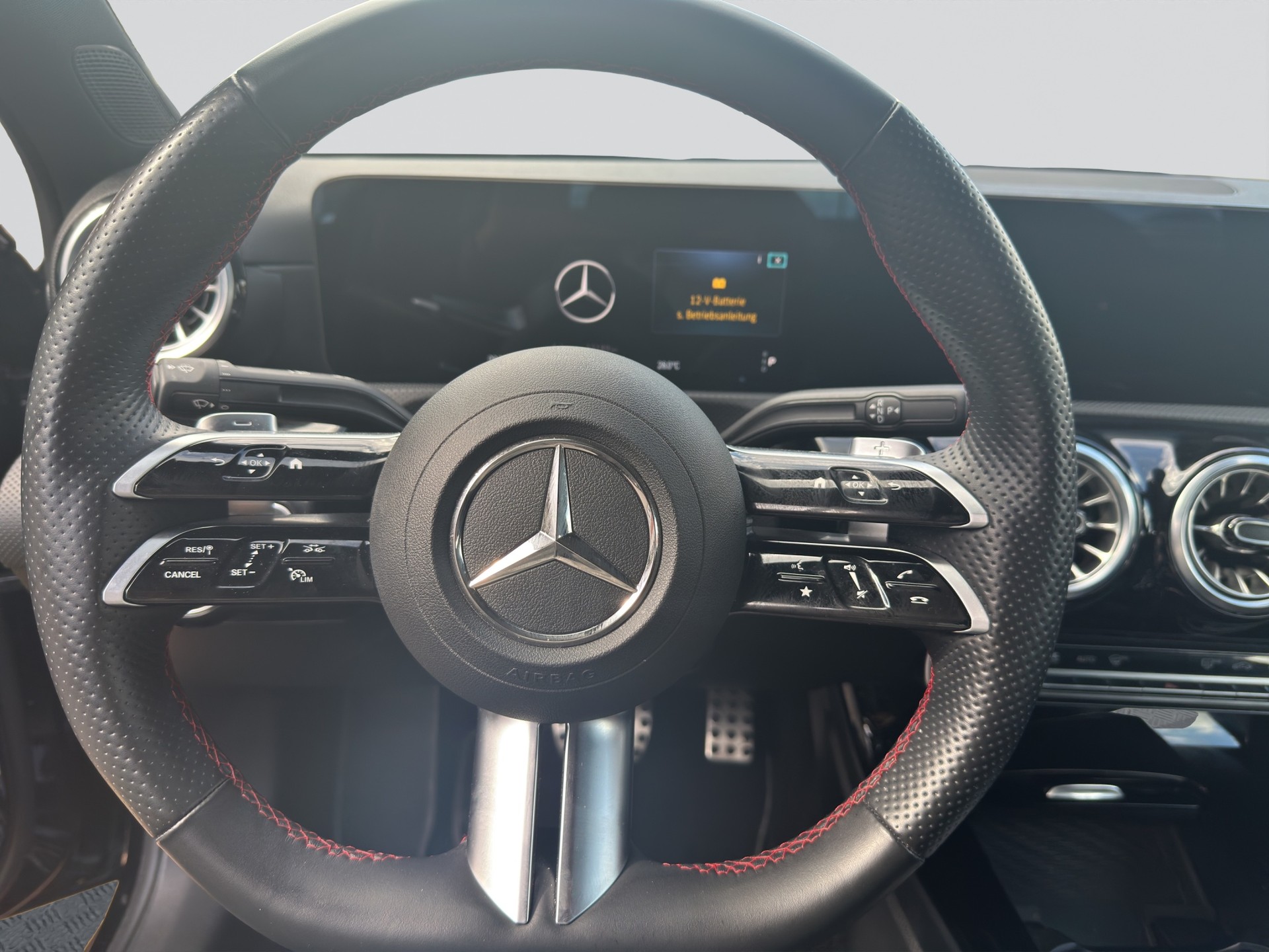 MERCEDES-BENZ A 200 7G-DCT-image-8