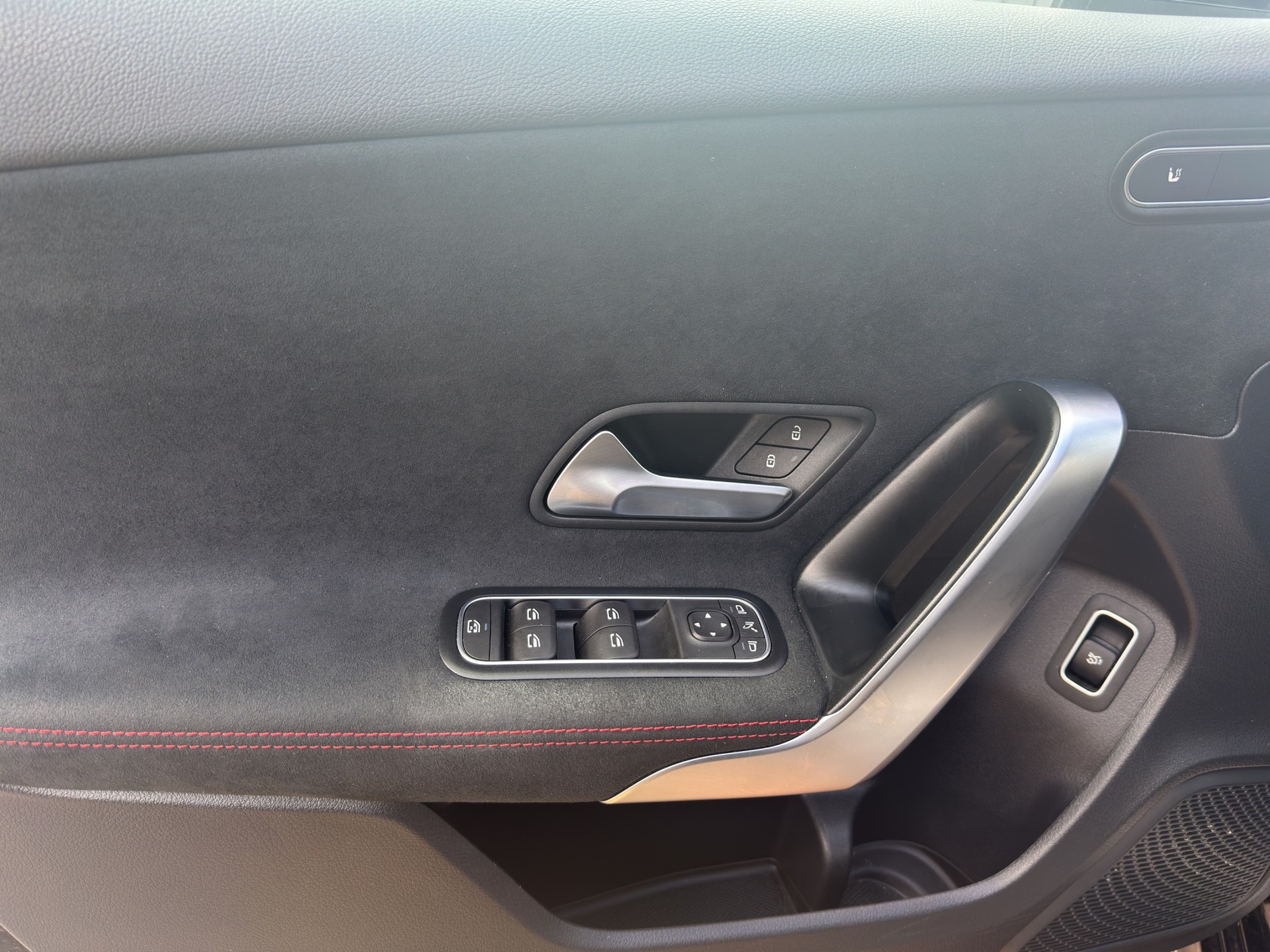 MERCEDES-BENZ A 200 7G-DCT-image-7