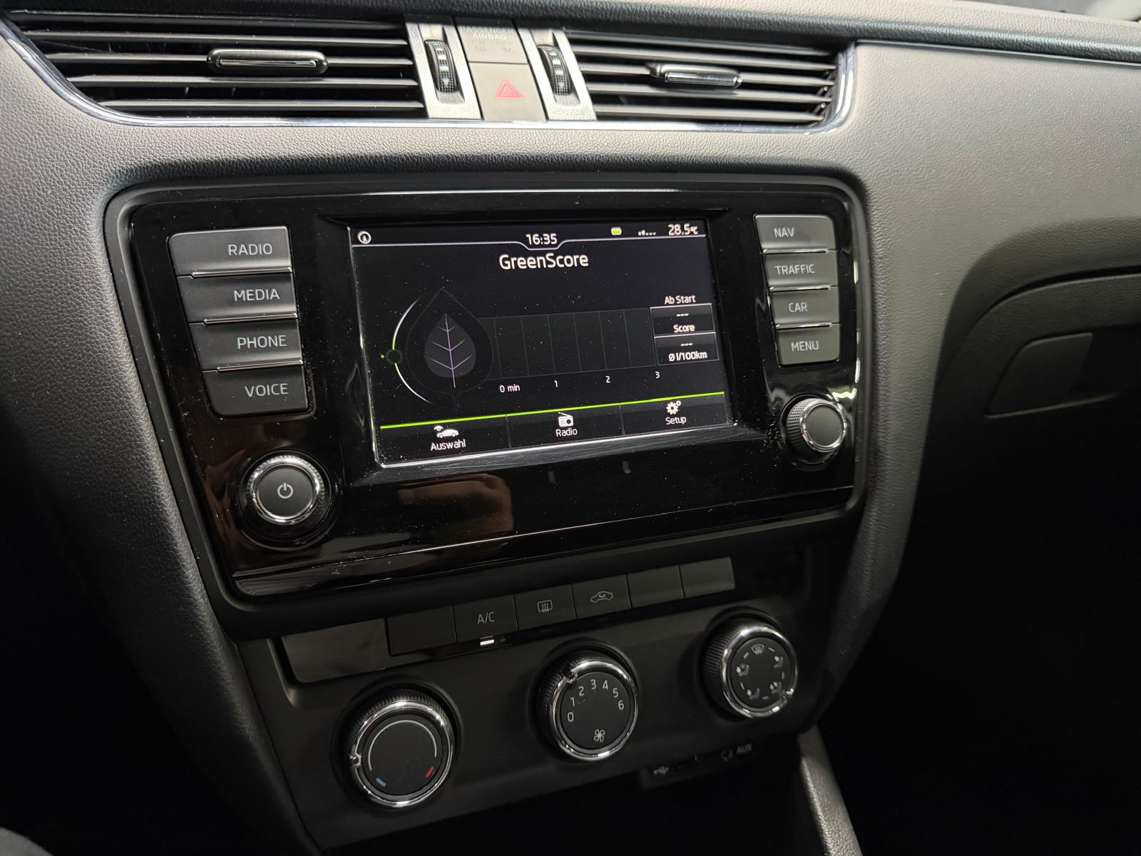 SKODA Octavia Combi 1.6 TDI Ambition White Edition Frisch ab MFK & Frisch ab Service-image-18