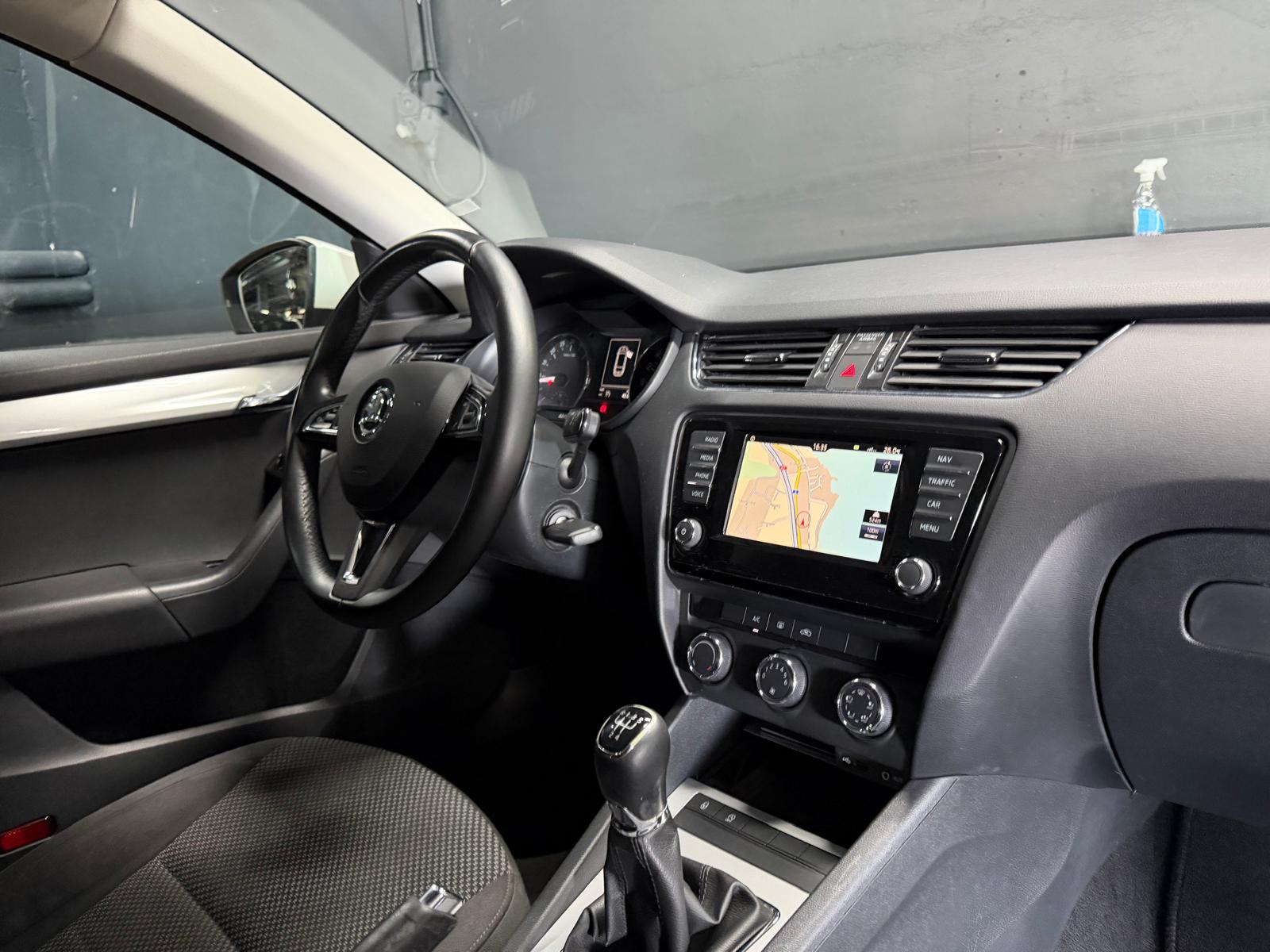 SKODA Octavia Combi 1.6 TDI Ambition White Edition Frisch ab MFK & Frisch ab Service-image-8