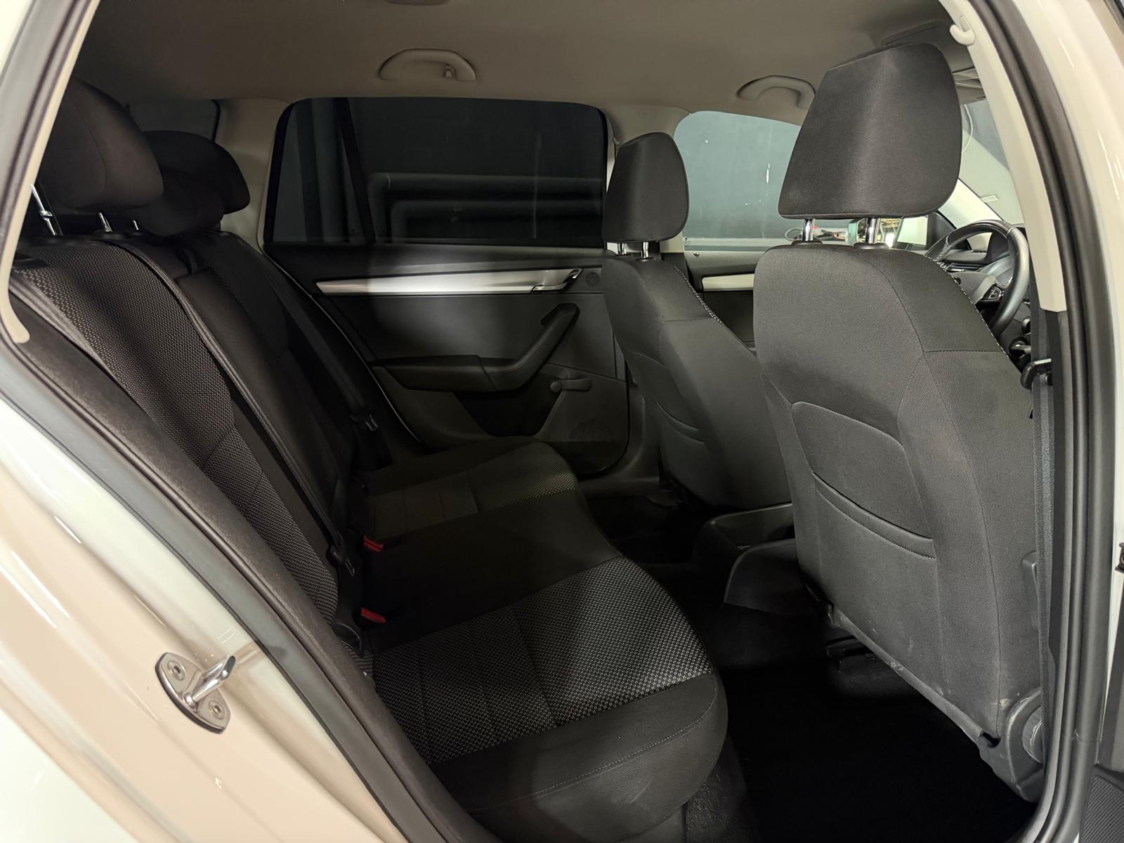 SKODA Octavia Combi 1.6 TDI Ambition White Edition Frisch ab MFK & Frisch ab Service-image-13