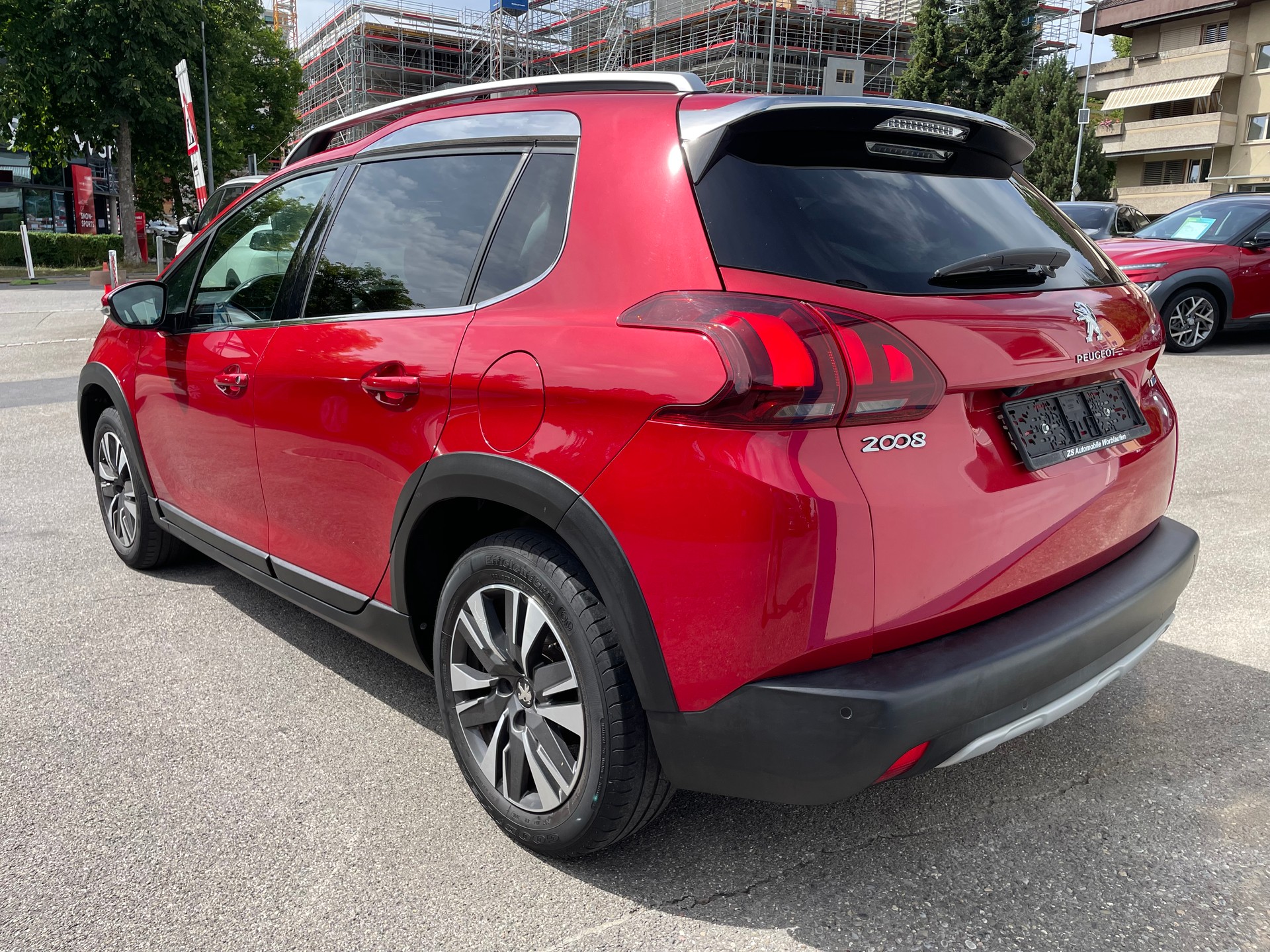 PEUGEOT 2008 1.2 PureTech Allure EAT6-image-2