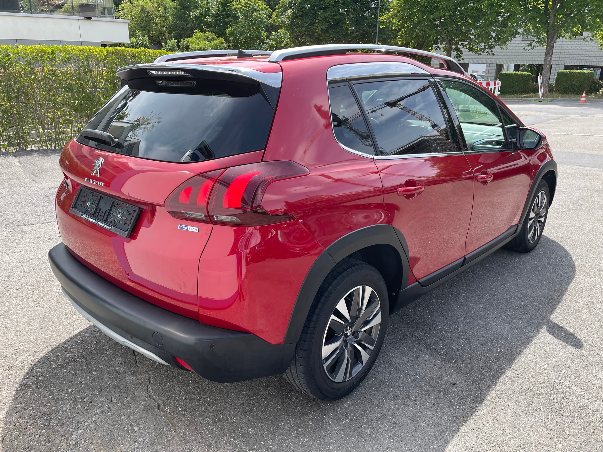 PEUGEOT 2008 1.2 PureTech Allure EAT6-image-3
