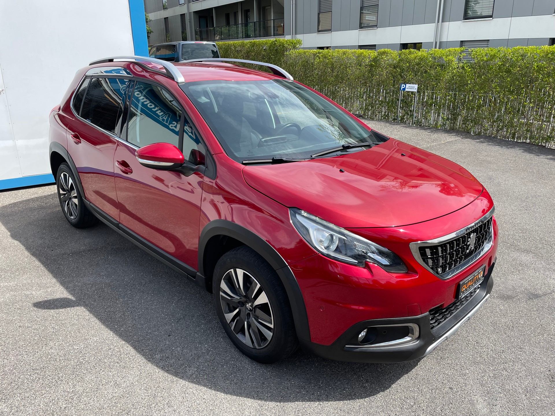 PEUGEOT 2008 1.2 PureTech Allure EAT6-image-4