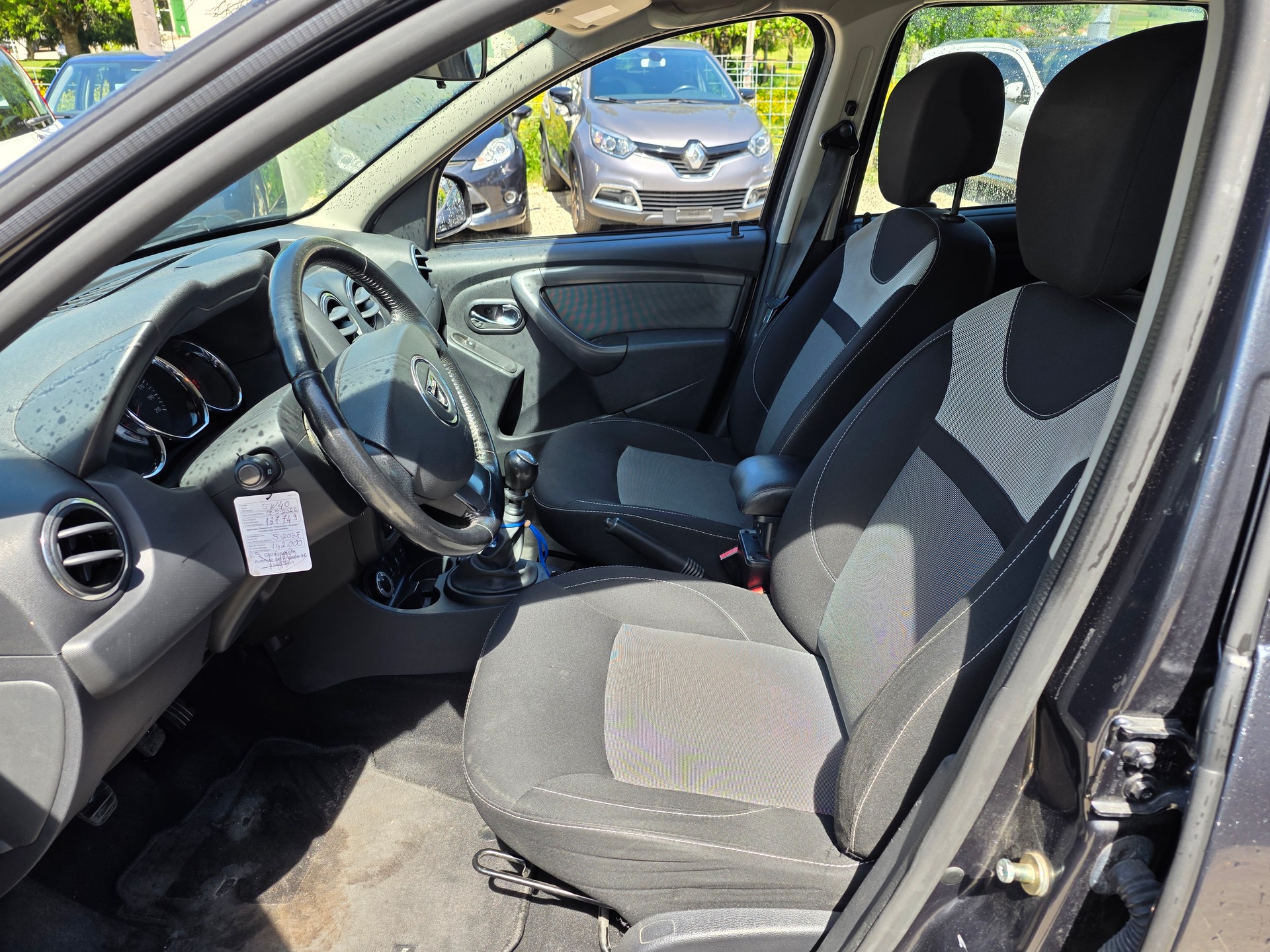 DACIA Duster 1.6 Lauréate 4x4-image-10