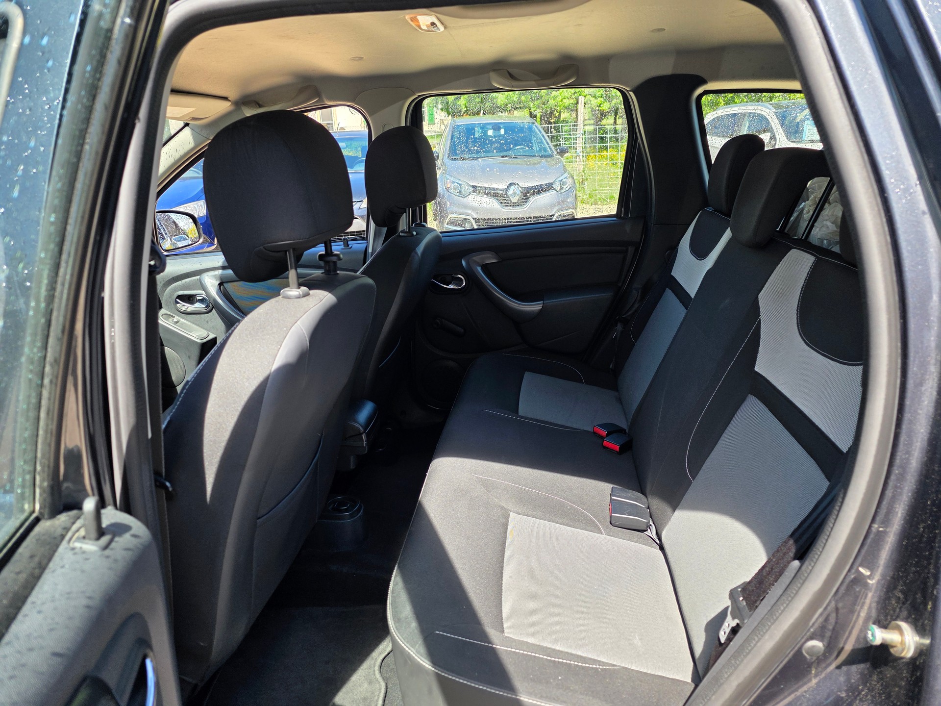 DACIA Duster 1.6 Lauréate 4x4-image-11