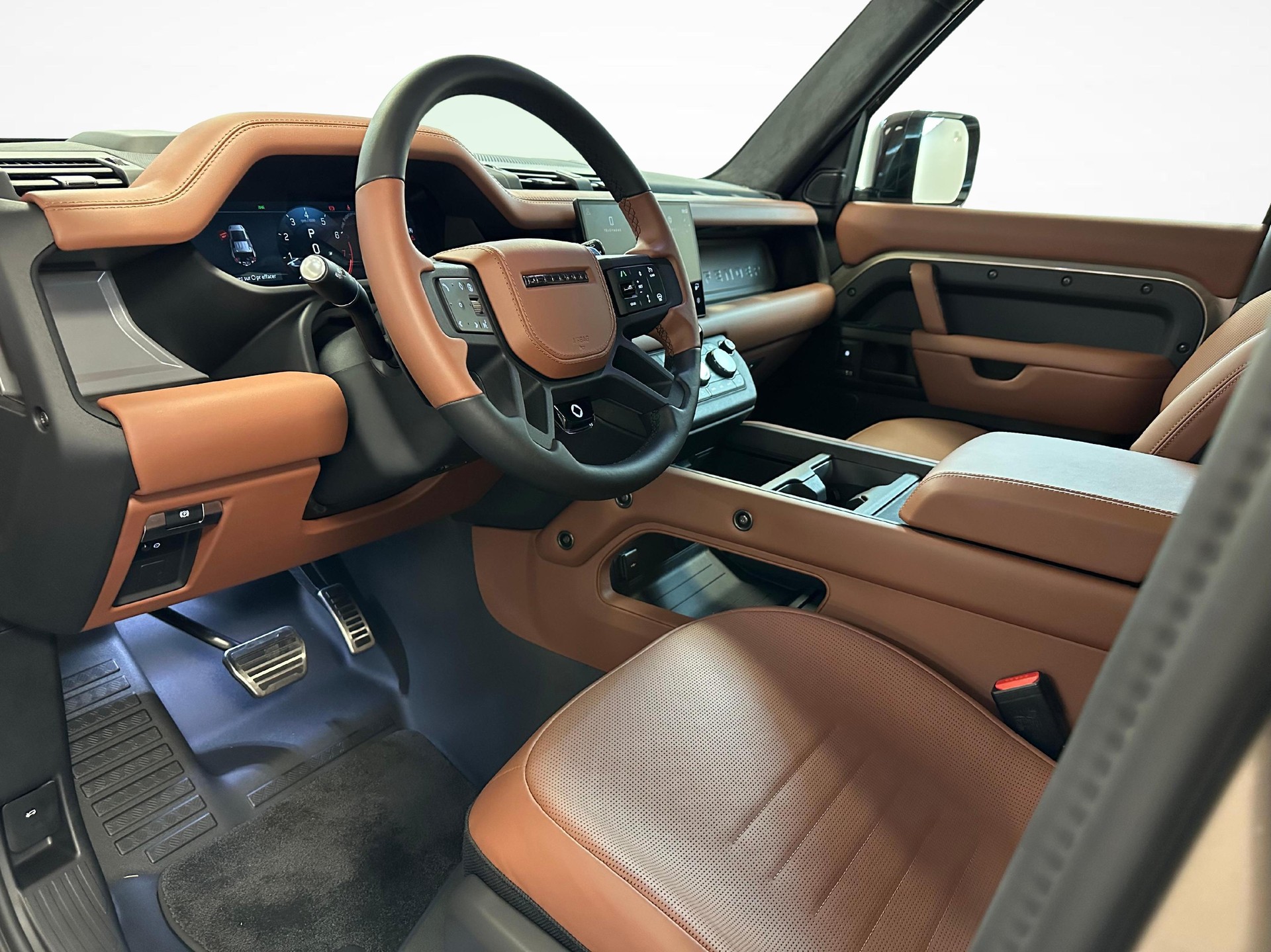 LAND ROVER Defender 110 4.4 V8 Octa-showroom-element-3