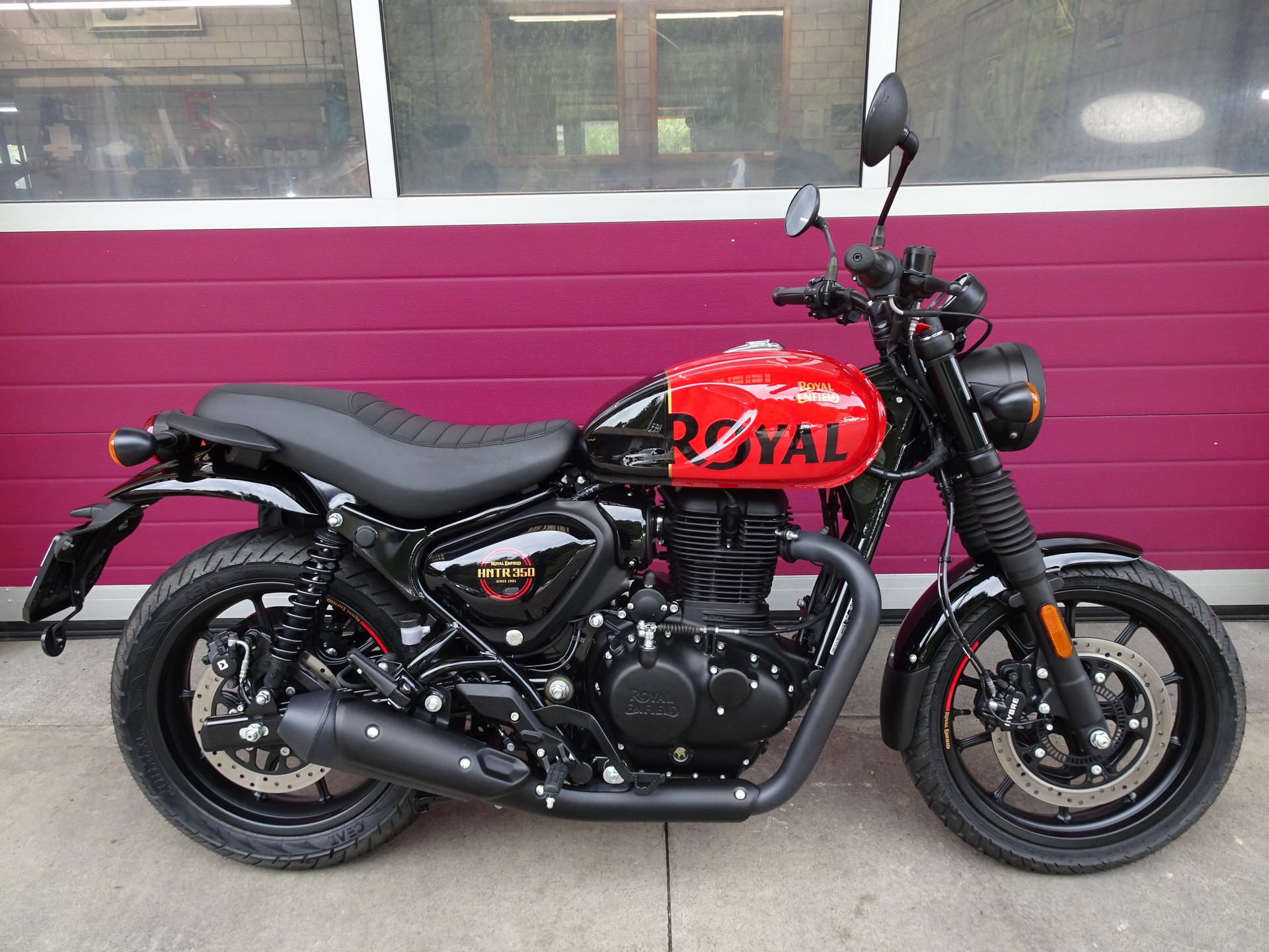 ROYAL ENFIELD Hntr 350 Rebel