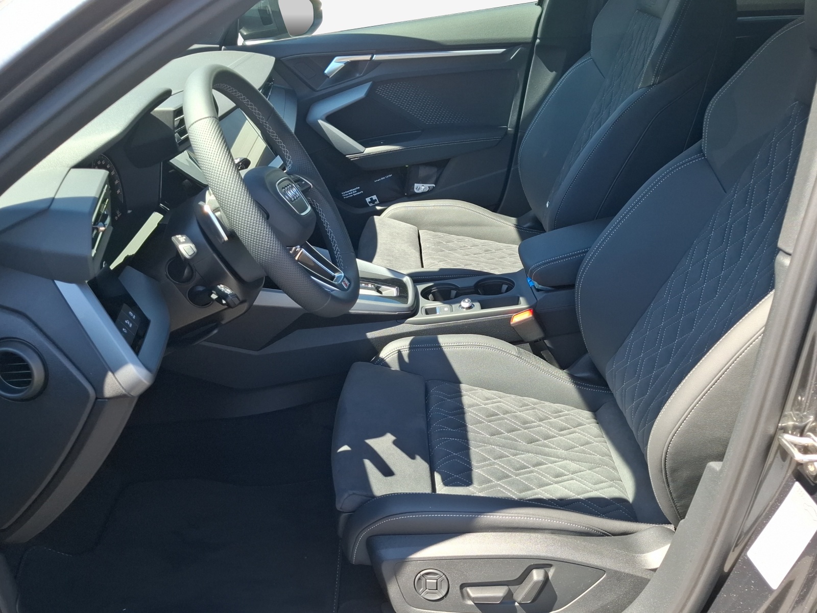 AUDI A3 Sportback TFSI 150 kW quattro S line S tronic-image-7