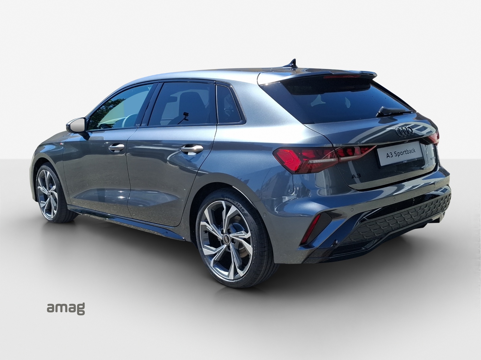 AUDI A3 Sportback TFSI 150 kW quattro S line S tronic-image-2
