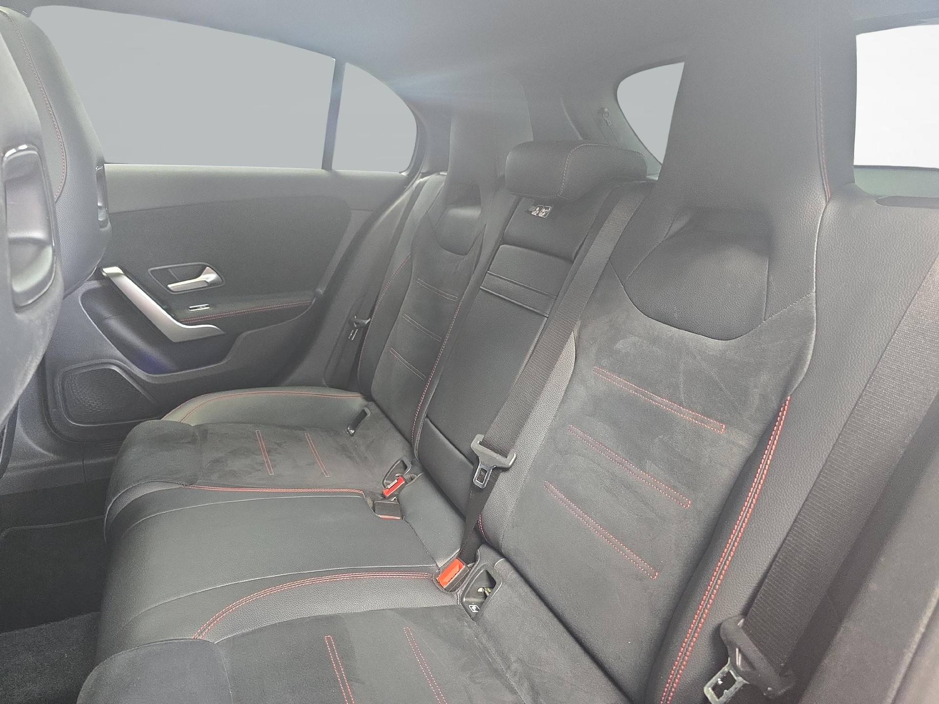 MERCEDES-BENZ A 200 AMG Line-image-9