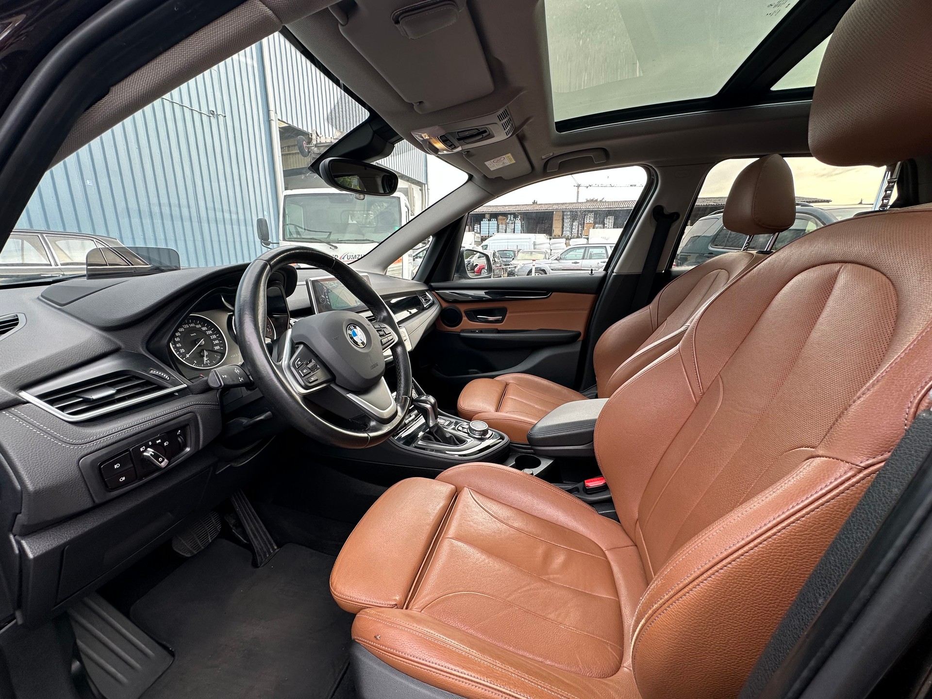 BMW 225i xDrive Active Tourer Luxury Line Steptronic-image-8