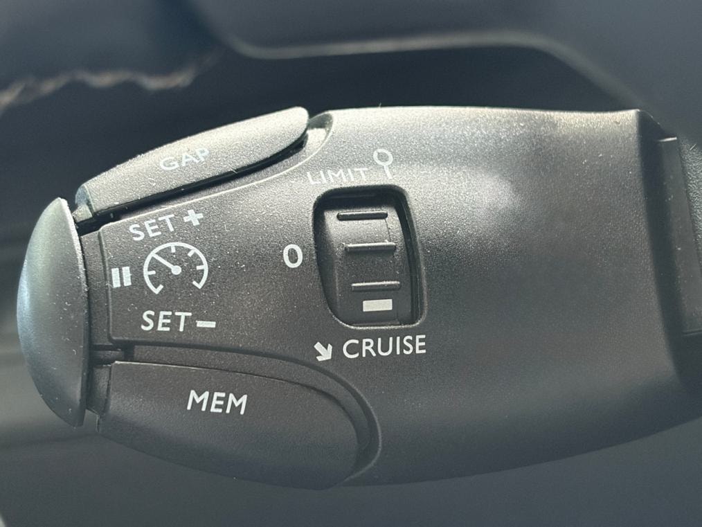 PEUGEOT 5008 1.5 BlueHDi Allure EAT-image-4