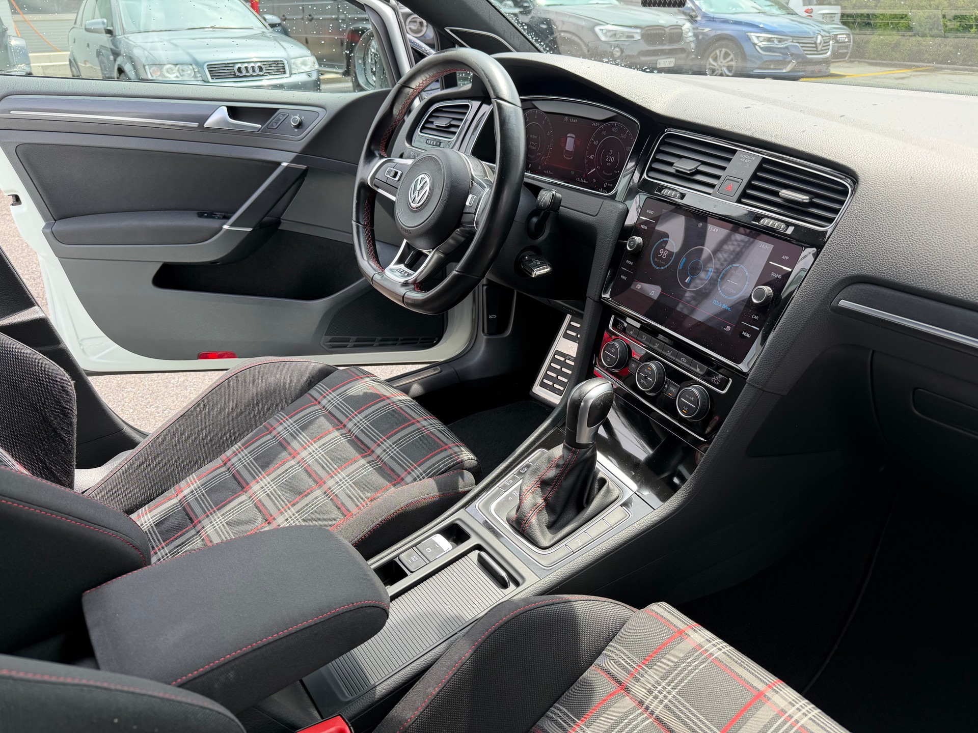 VW Golf 2.0 TSI GTI Performance DSG-image-11