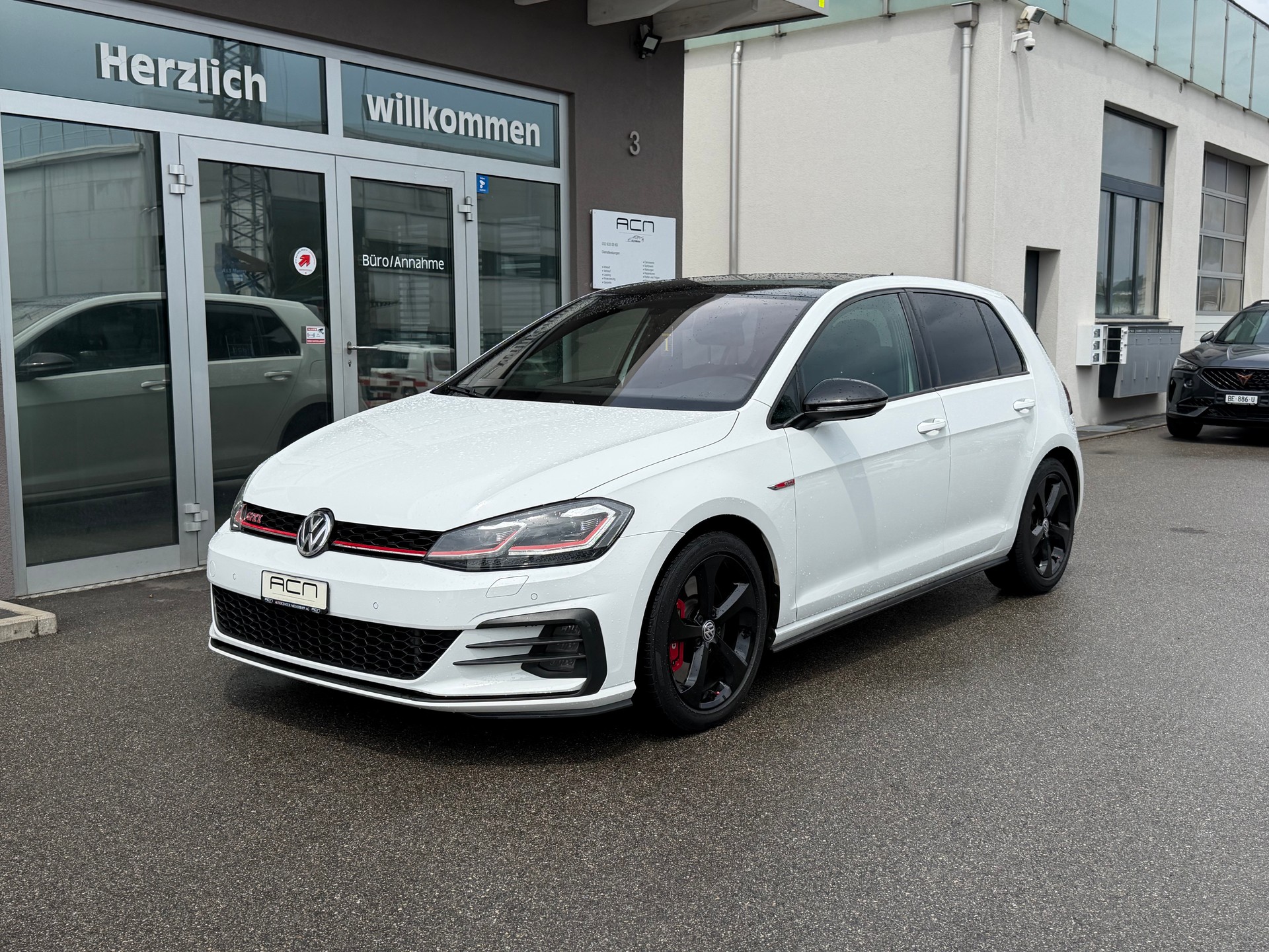 VW Golf 2.0 TSI GTI Performance DSG-image-2