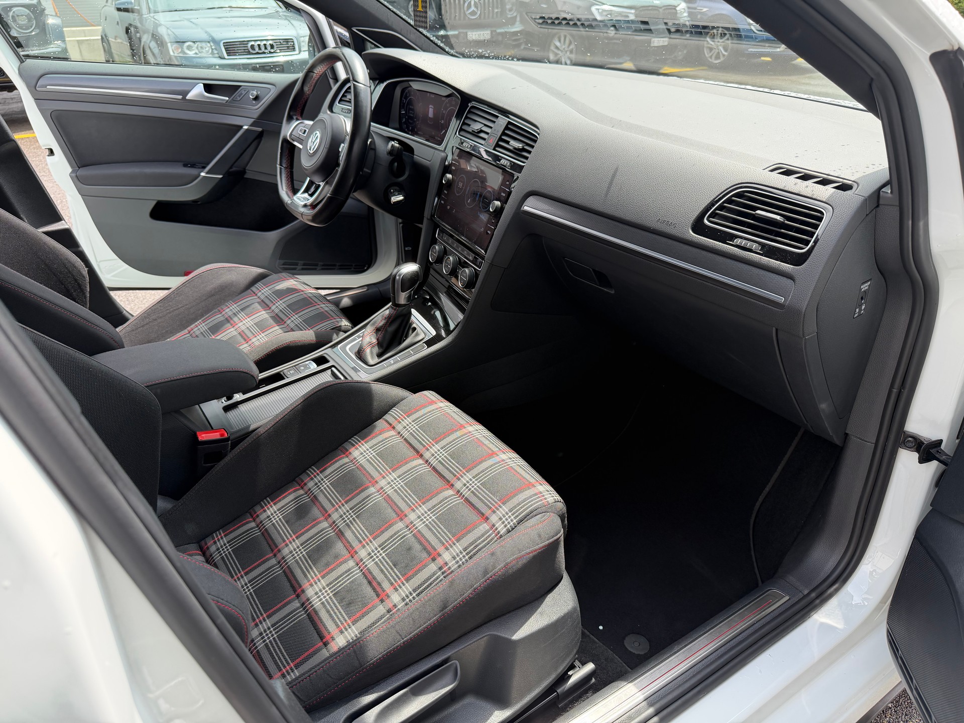 VW Golf 2.0 TSI GTI Performance DSG-image-10