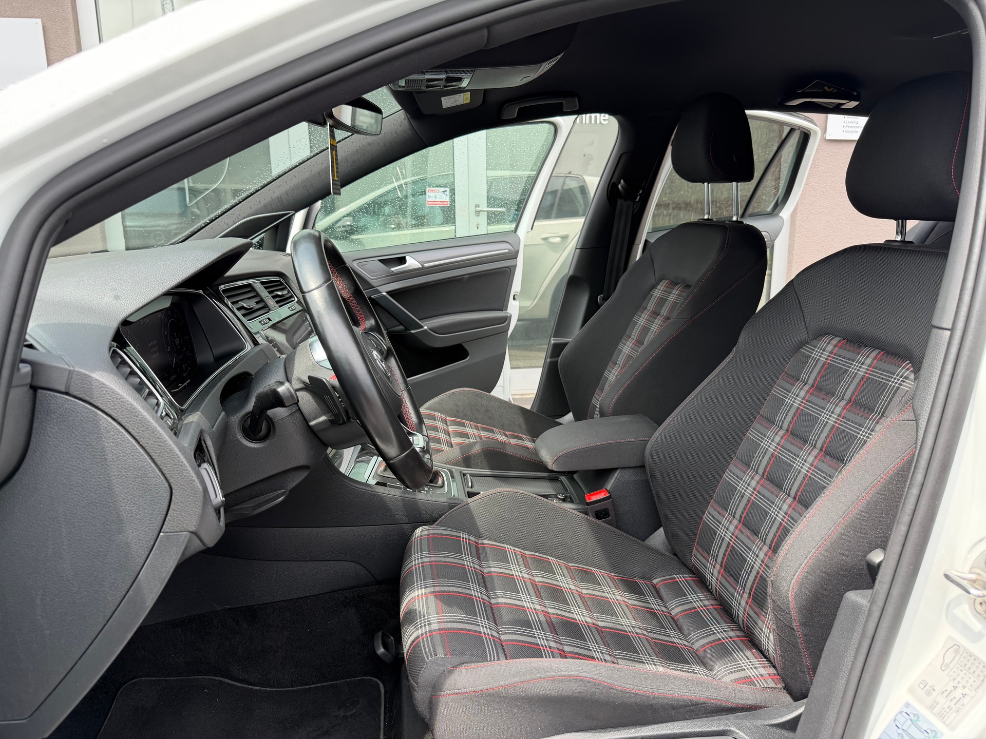 VW Golf 2.0 TSI GTI Performance DSG-image-7