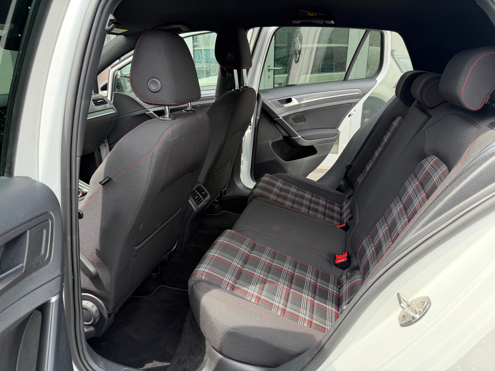 VW Golf 2.0 TSI GTI Performance DSG-image-12