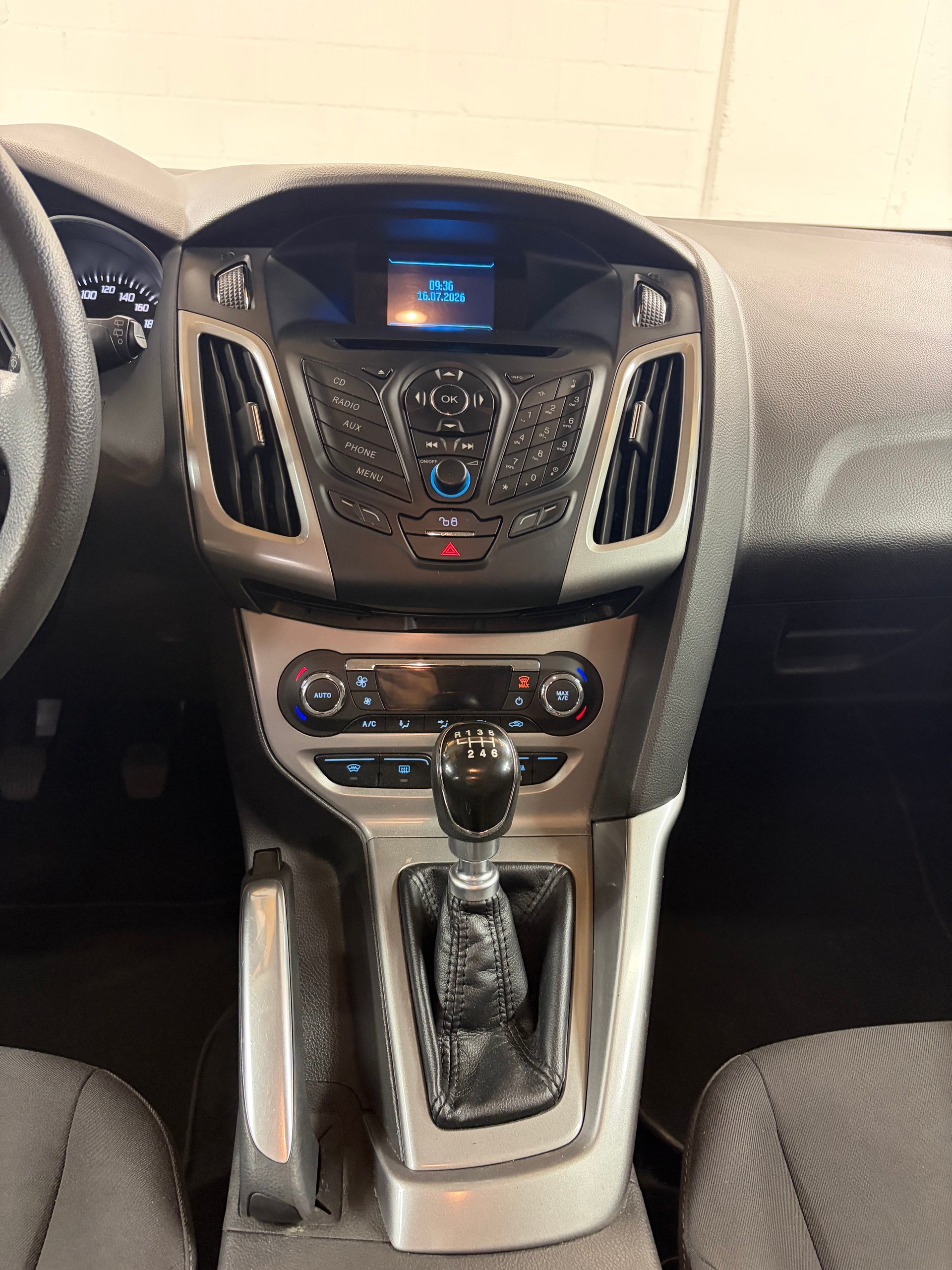 FORD Focus 1.0 SCTi Titanium-image-8