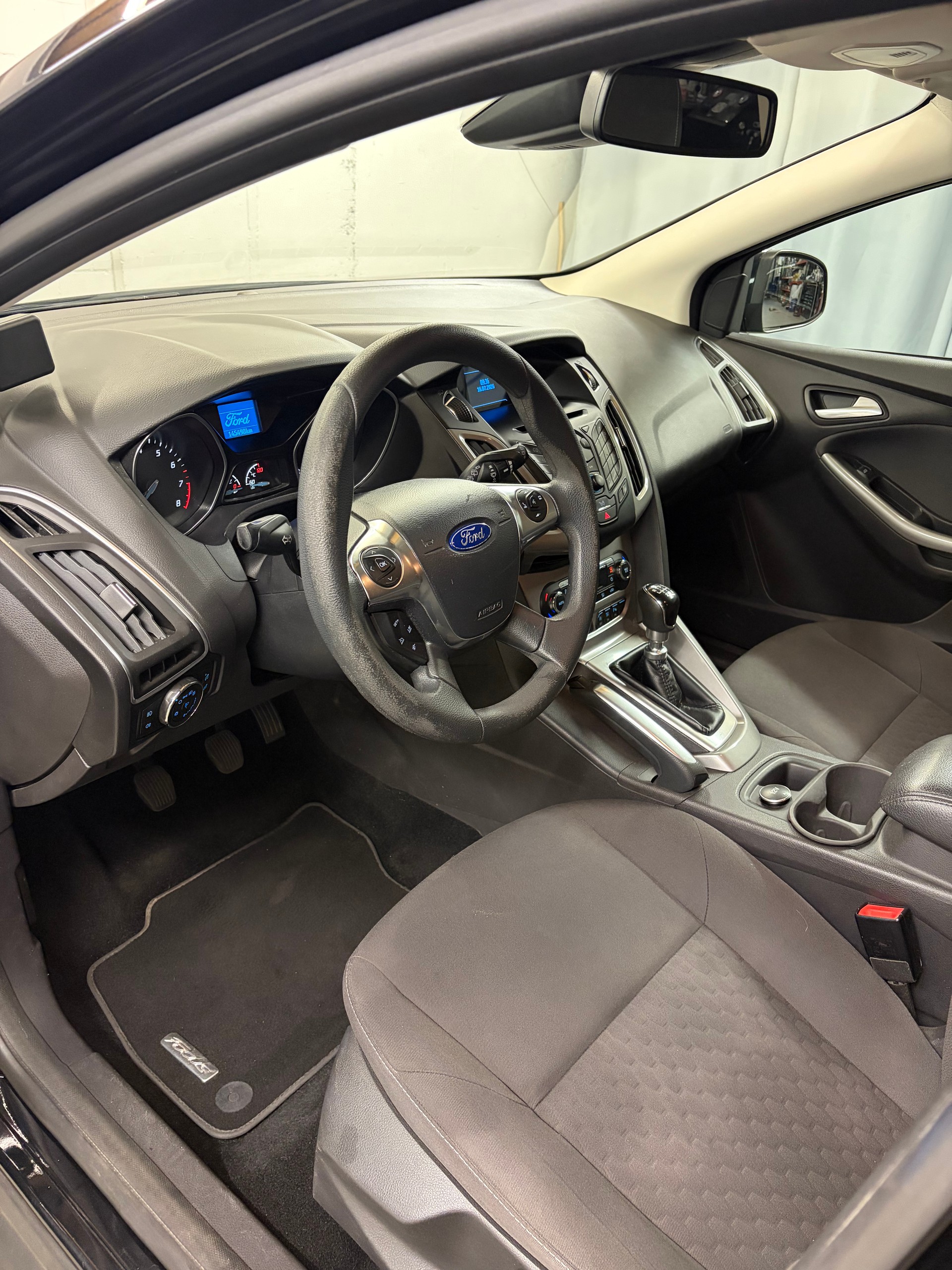 FORD Focus 1.0 SCTi Titanium-image-6