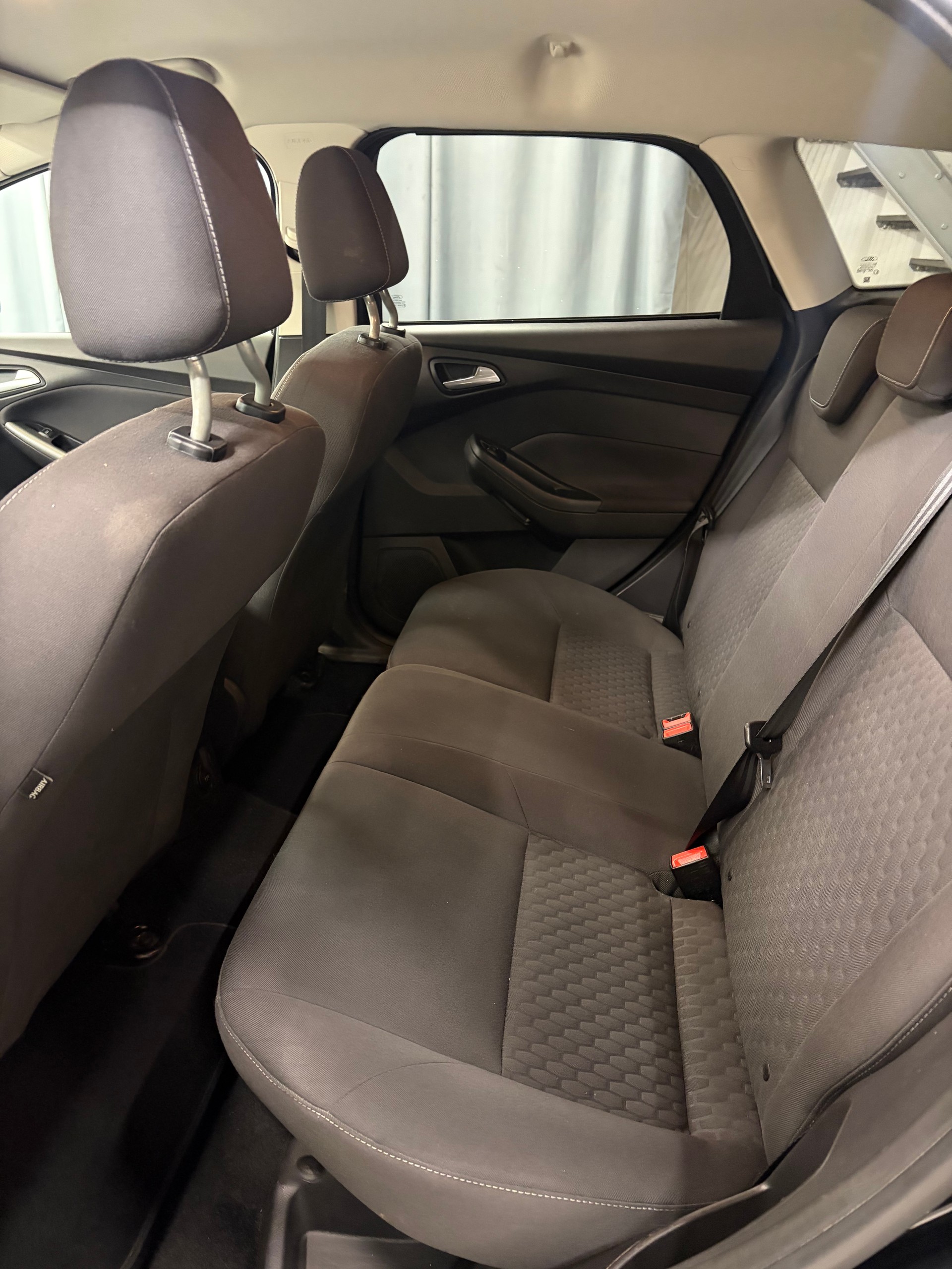 FORD Focus 1.0 SCTi Titanium-image-9
