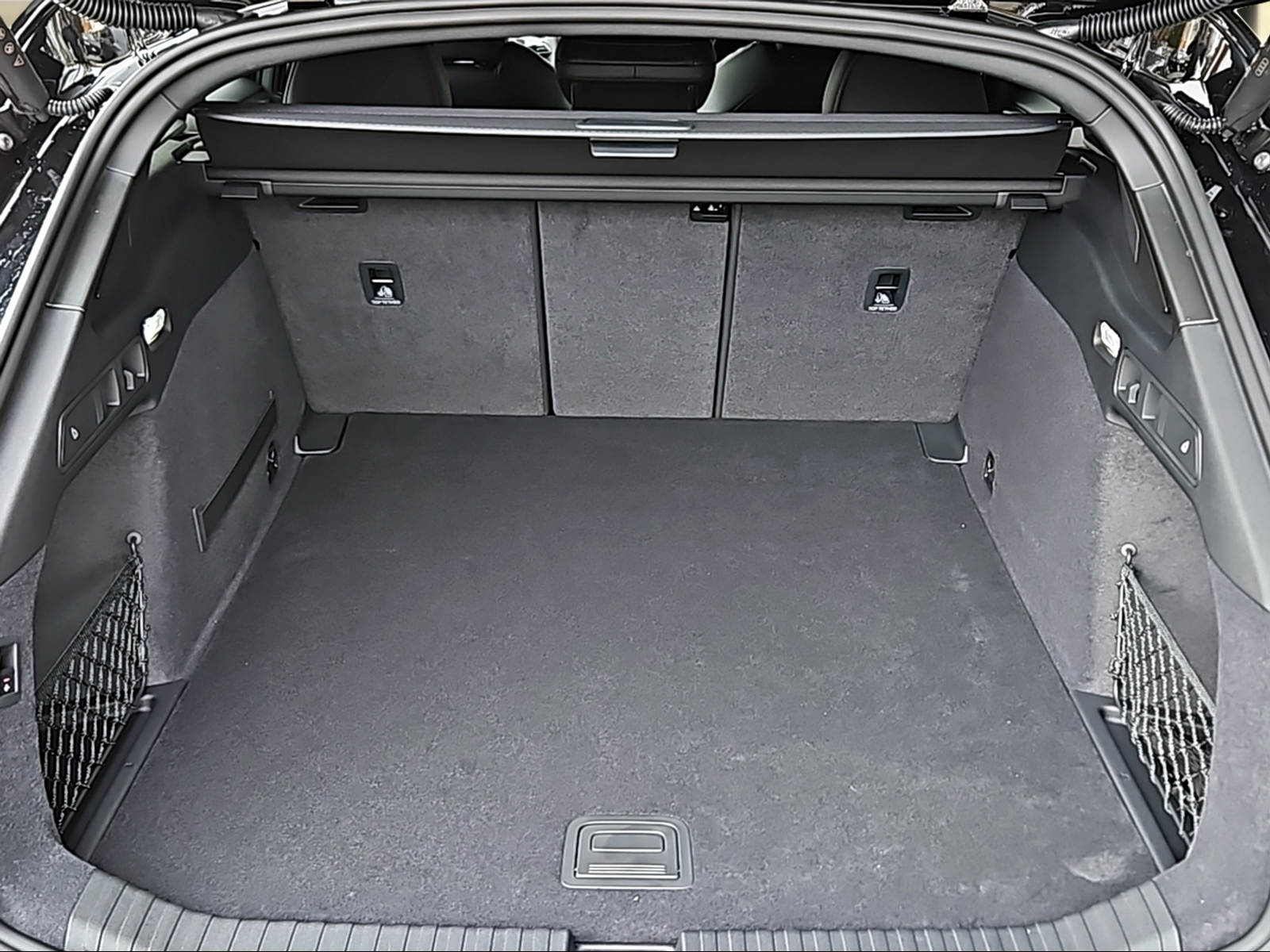 AUDI S6 Avant e-tron quattro Mythosschwarz Metallic-image-5