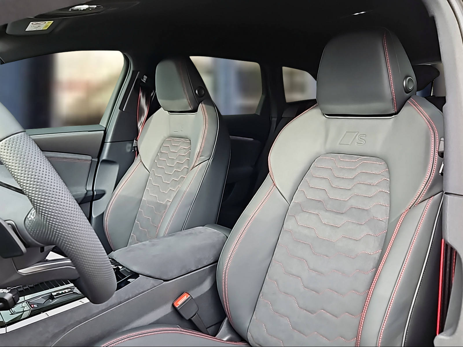 AUDI S6 Avant e-tron quattro Mythosschwarz Metallic-image-8