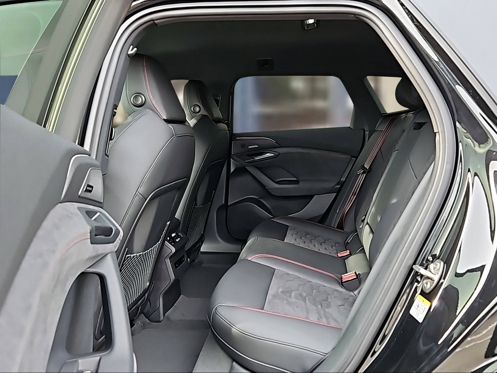 AUDI S6 Avant e-tron quattro Mythosschwarz Metallic-image-9