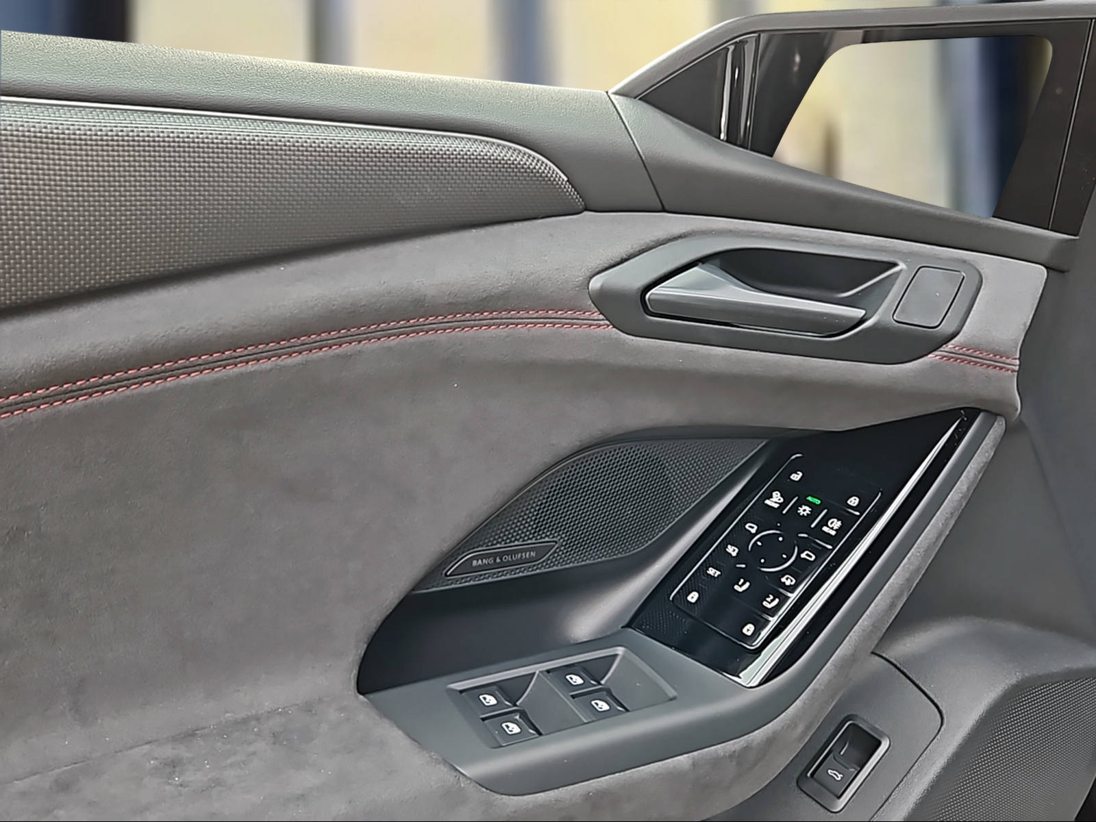 AUDI S6 Avant e-tron quattro Mythosschwarz Metallic-image-13